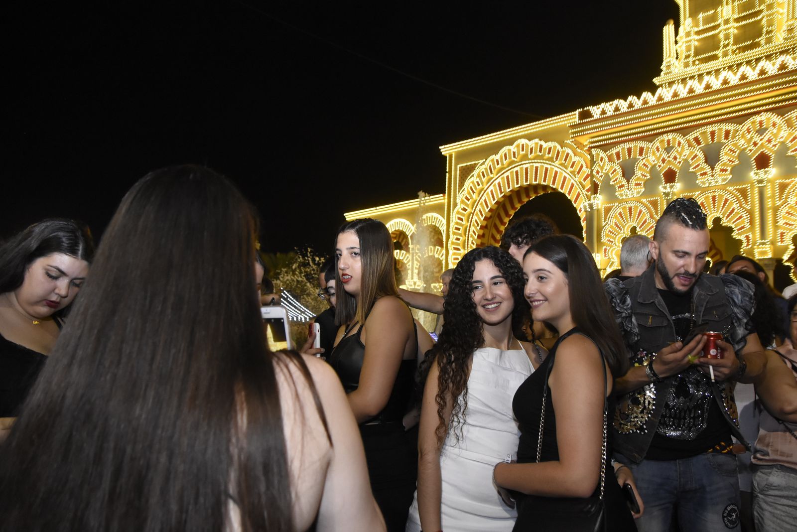 El encendido de la portada de la Feria de Córdoba, en fotografías