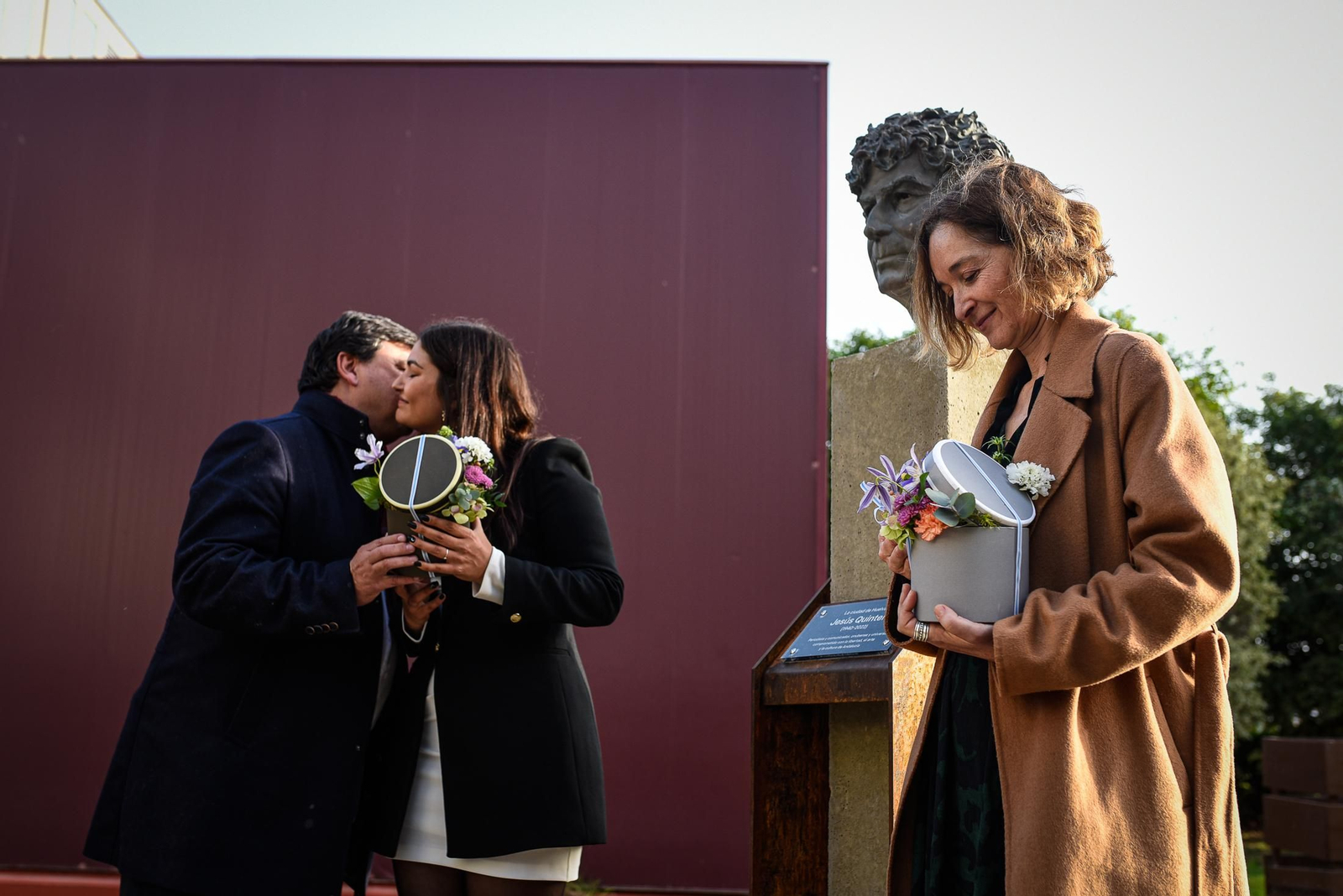 Imágenes de la inauguración del busto de Jesús Quintero en el Centro de la Comunicación Jesús Hermida
