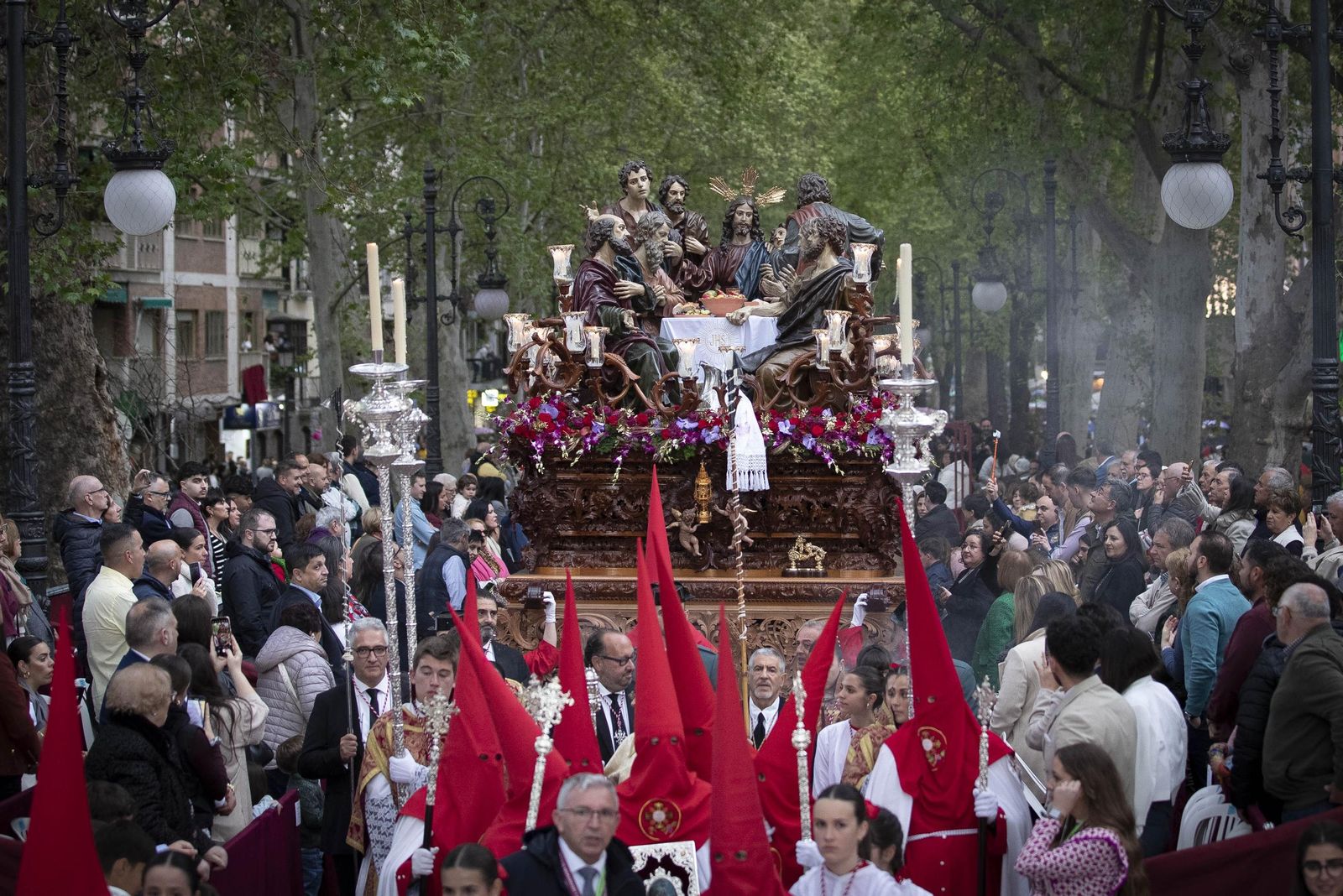 Granada estrenó la nueva carrera oficial frente a la Basílica de las Angustias