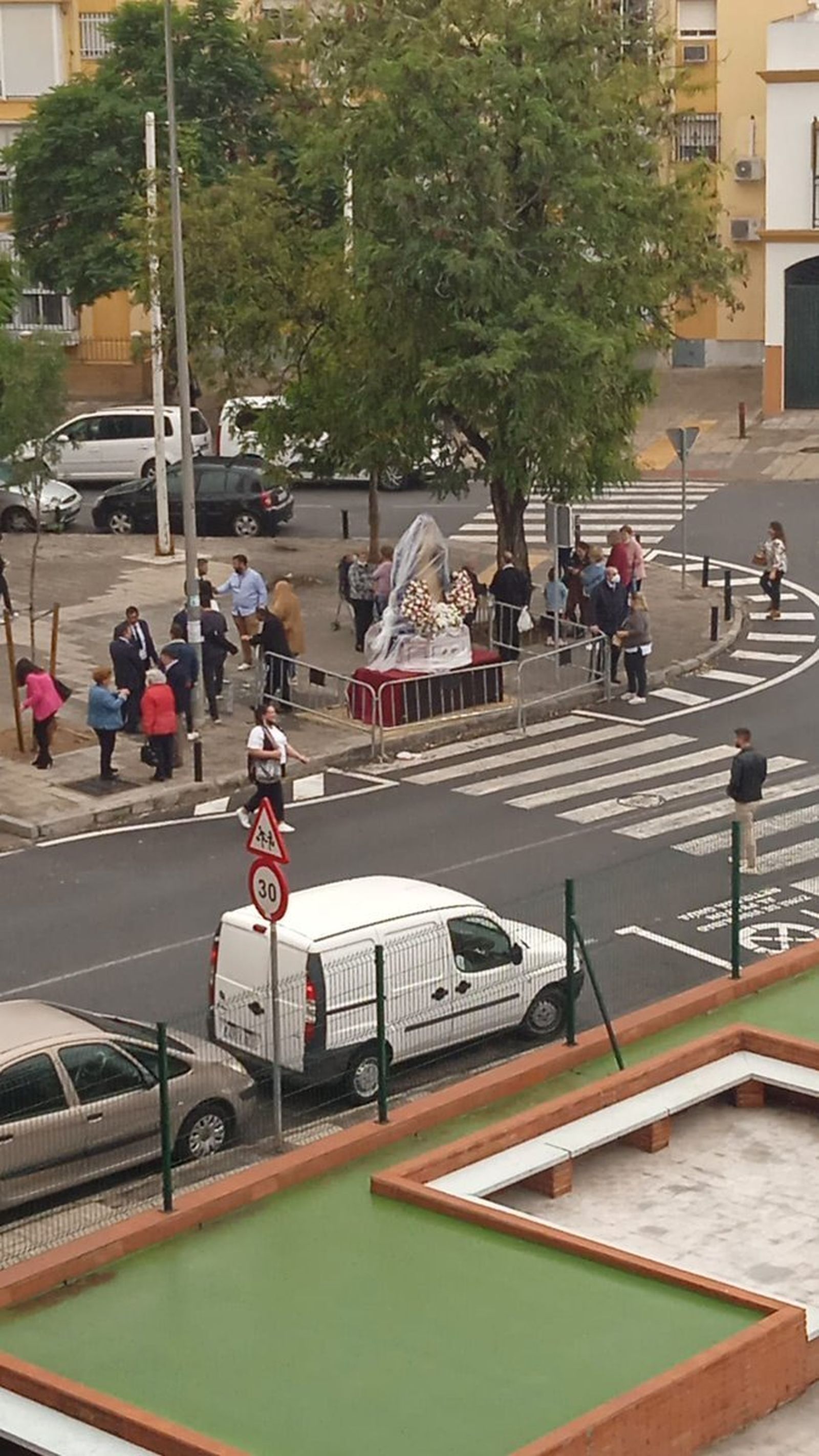 Virgen de los Reyes de Amate bajo un plástico