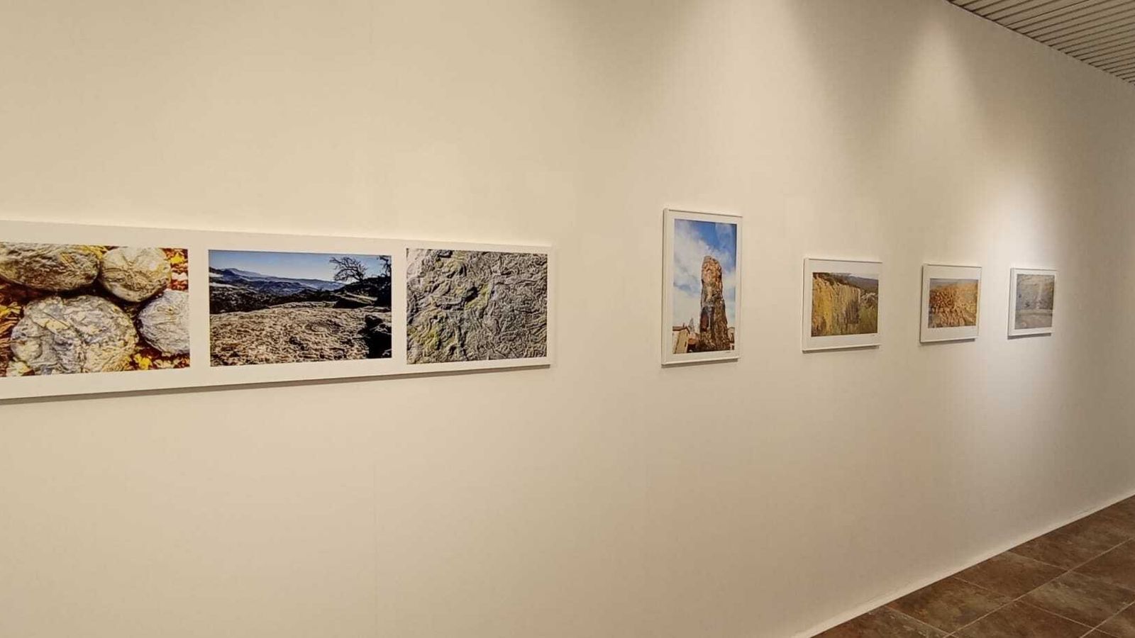 La exposición fotográfica 'Mensaje en piedra'.