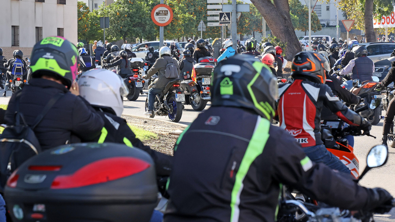 La Gran Caravana Motera Solidaria se pasea por Jerez