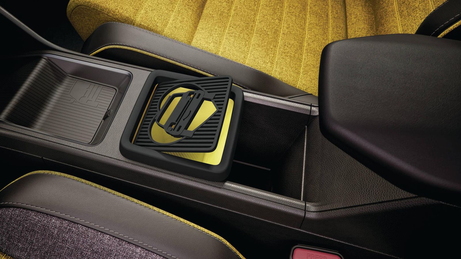 Existen diferentes módulos de almacenaje para el espacio situado entre los dos asientos delanteros.