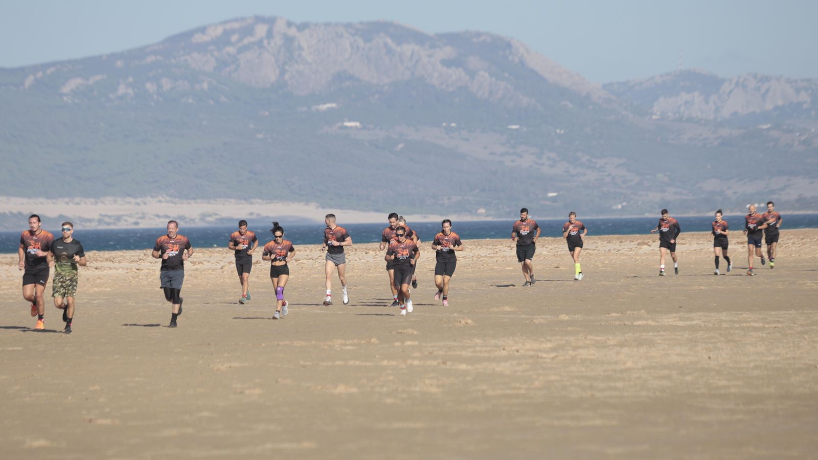 Carrera de obstáculos Adrenaline Race, en la playa de los Lances, en imágenes