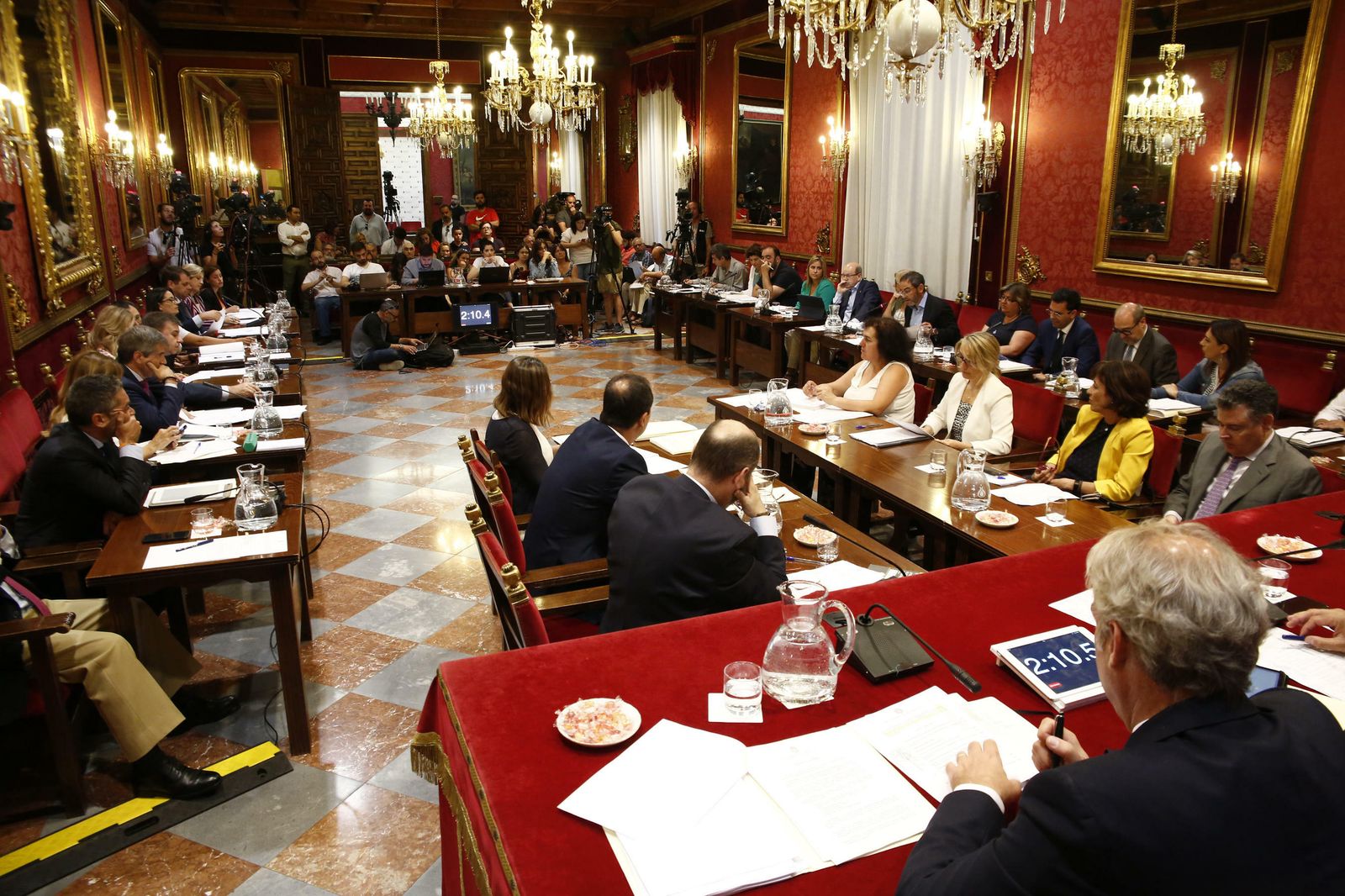Uno de los momentos del pleno de organización municipal de Granada.