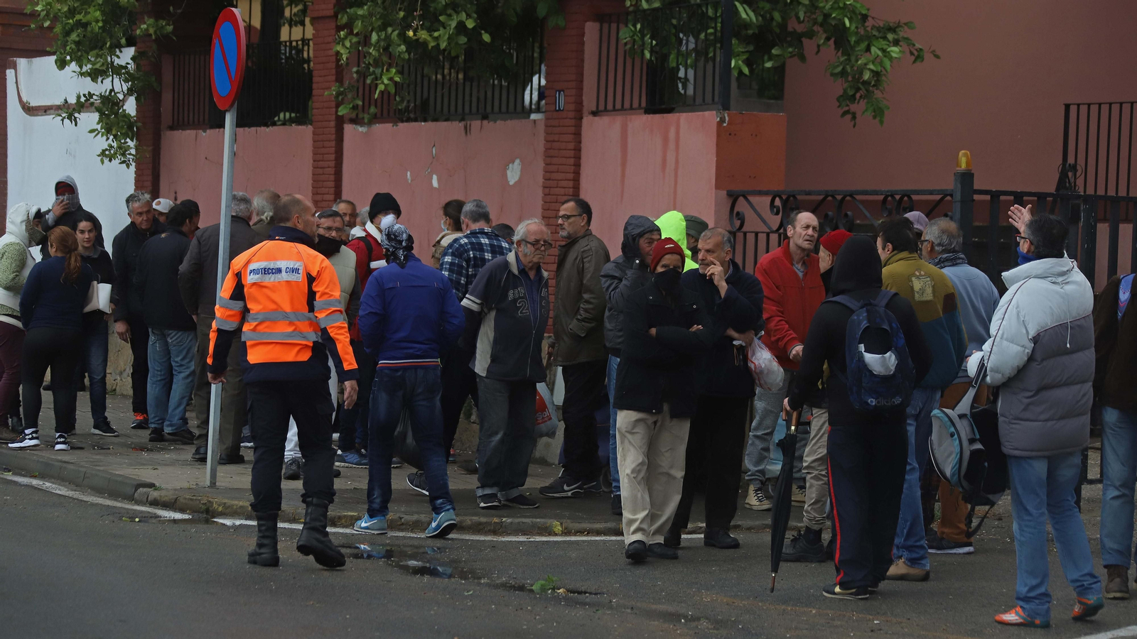 Fotos del operativo extraordinario de reparto de alimentos en el Comedor del Carmen