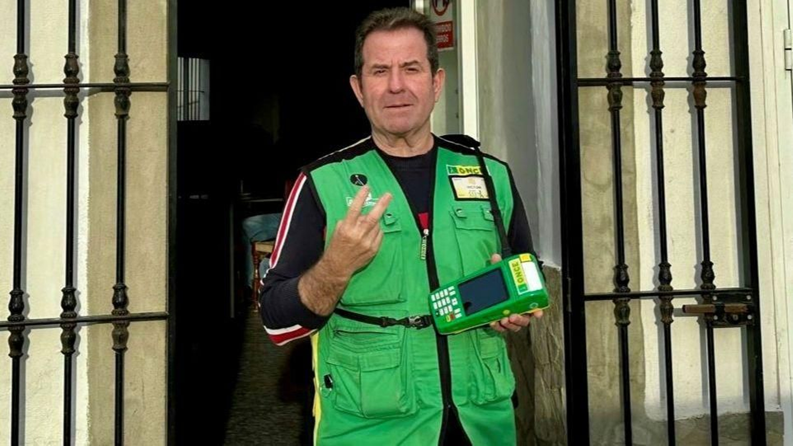 Víctor González, vendedor de la ONCE en Tarifa desde 2015.