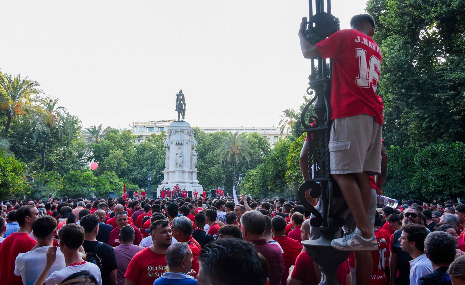Manifestación del sevillismo contra la directiva del club