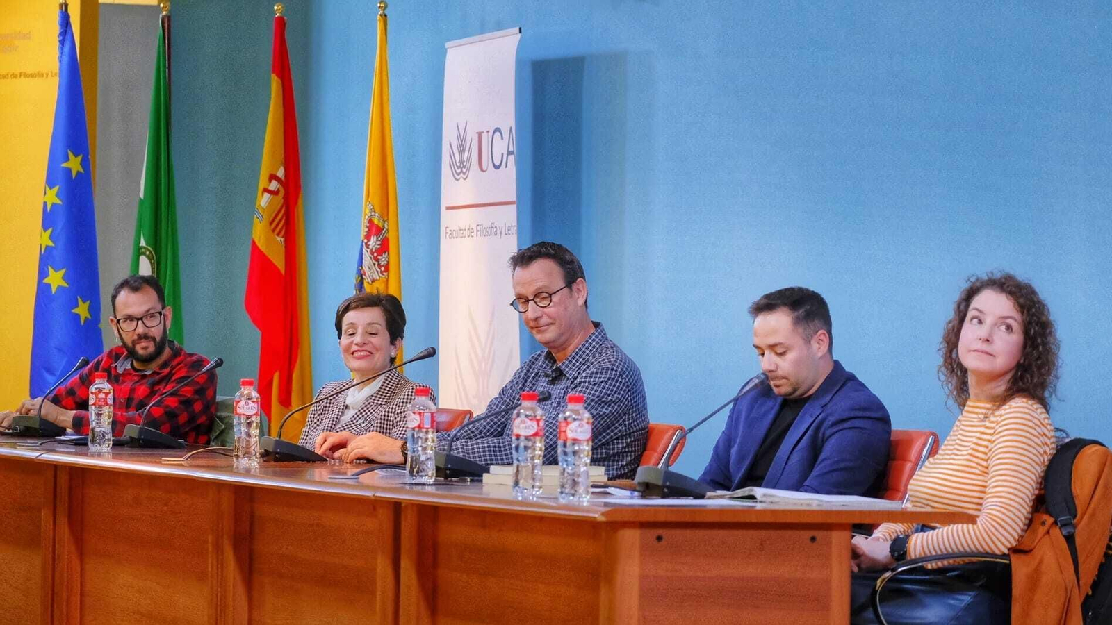 Víctor Piñero, Charo Barrios, Leo Griffioen, Sergio González y Ángeles Peiteado, durante la mesa redonda.