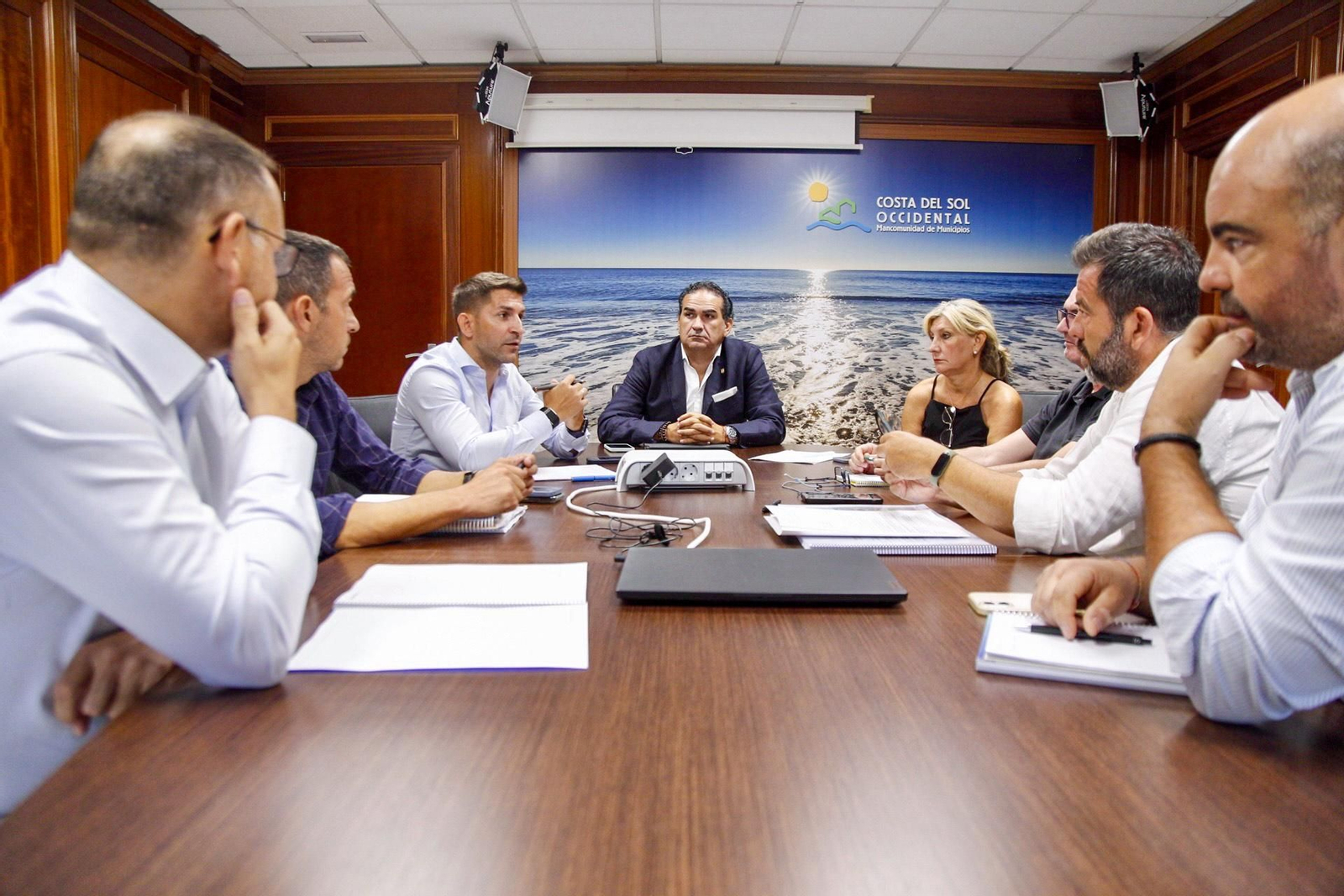 La reunión mantenida hoy para planificar las obras de la carretera de Los Pedregales.