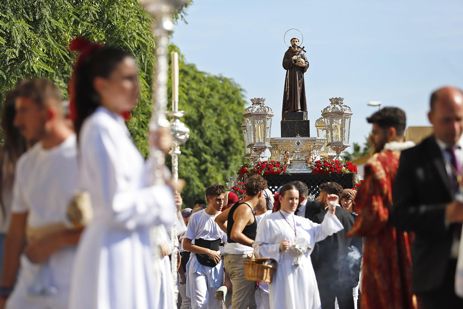 Imágenes de la procesión de San Francisco de Asís por las calles de Pérez Cubillas