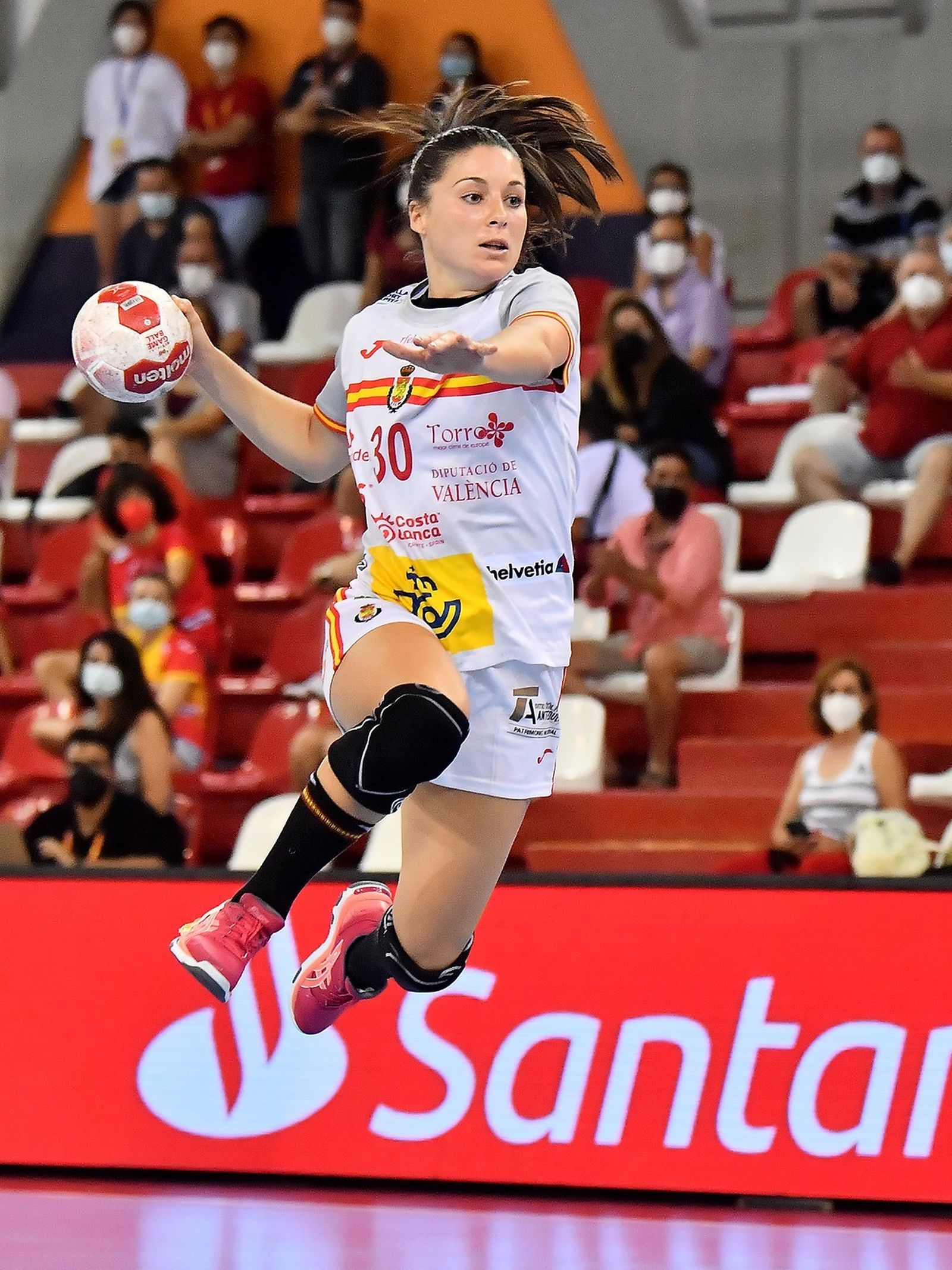 Sole López lanza a portería.