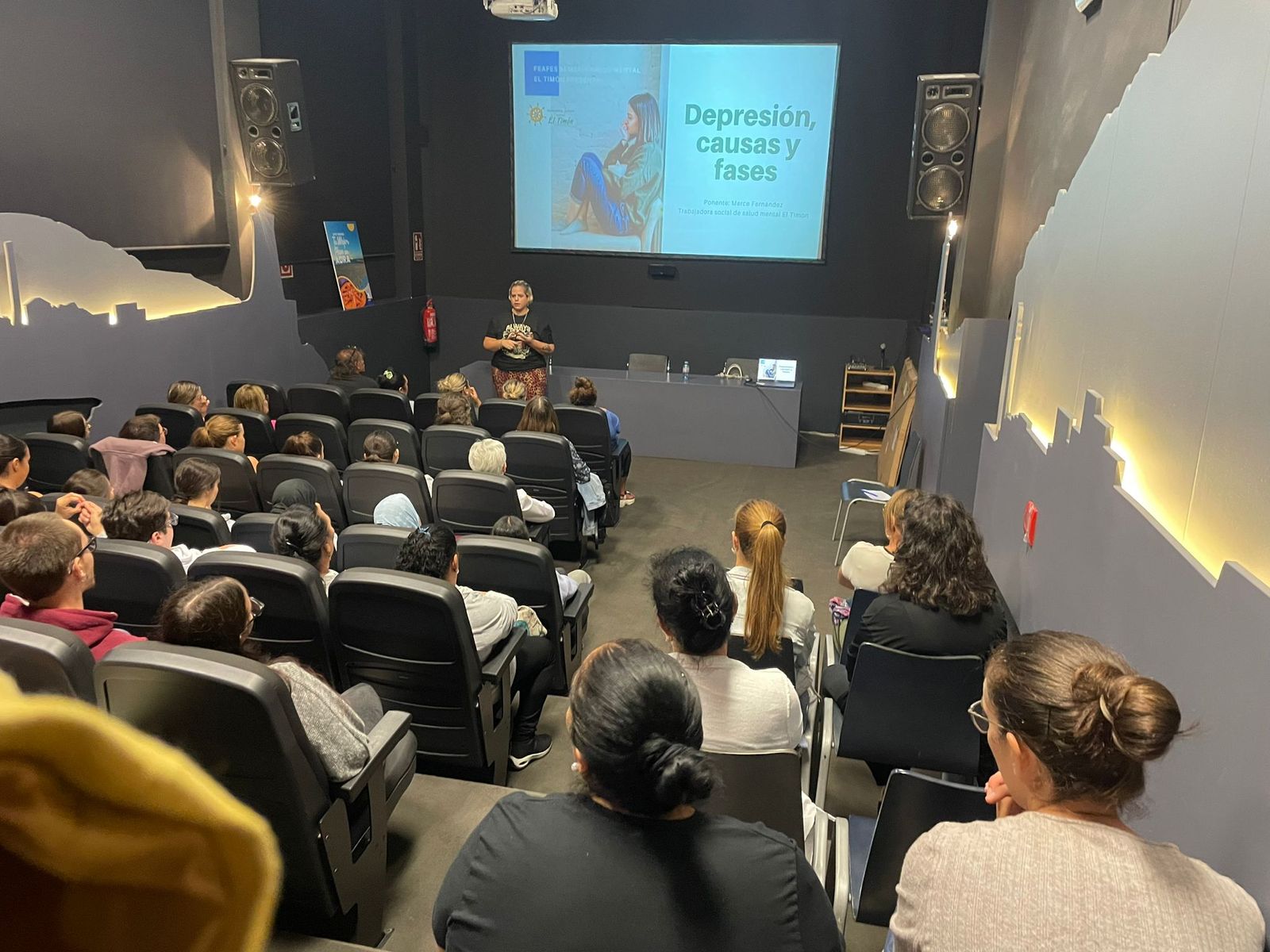 La Escuela de Familia de Adra celebra el coloquio sobre las causas y frases de la depresión.