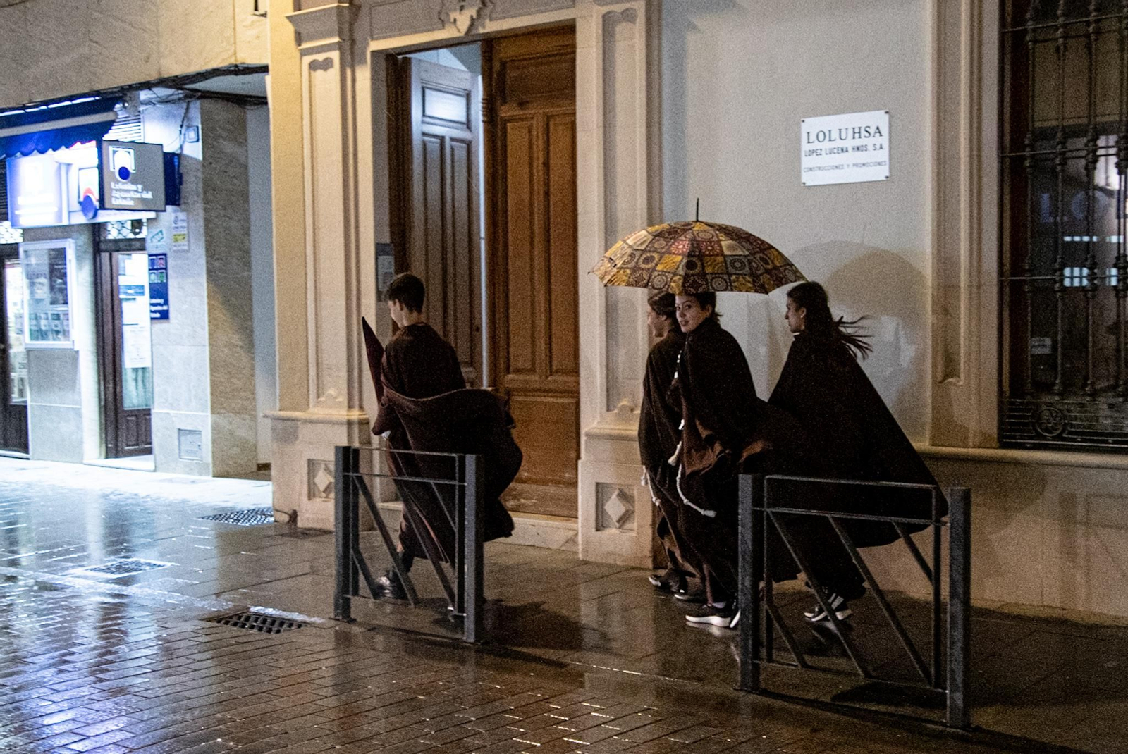 VERA CRUZ Martes Santo en Montilla: Las imágenes de una tarde cofrade deslucida por el mal tiempo
