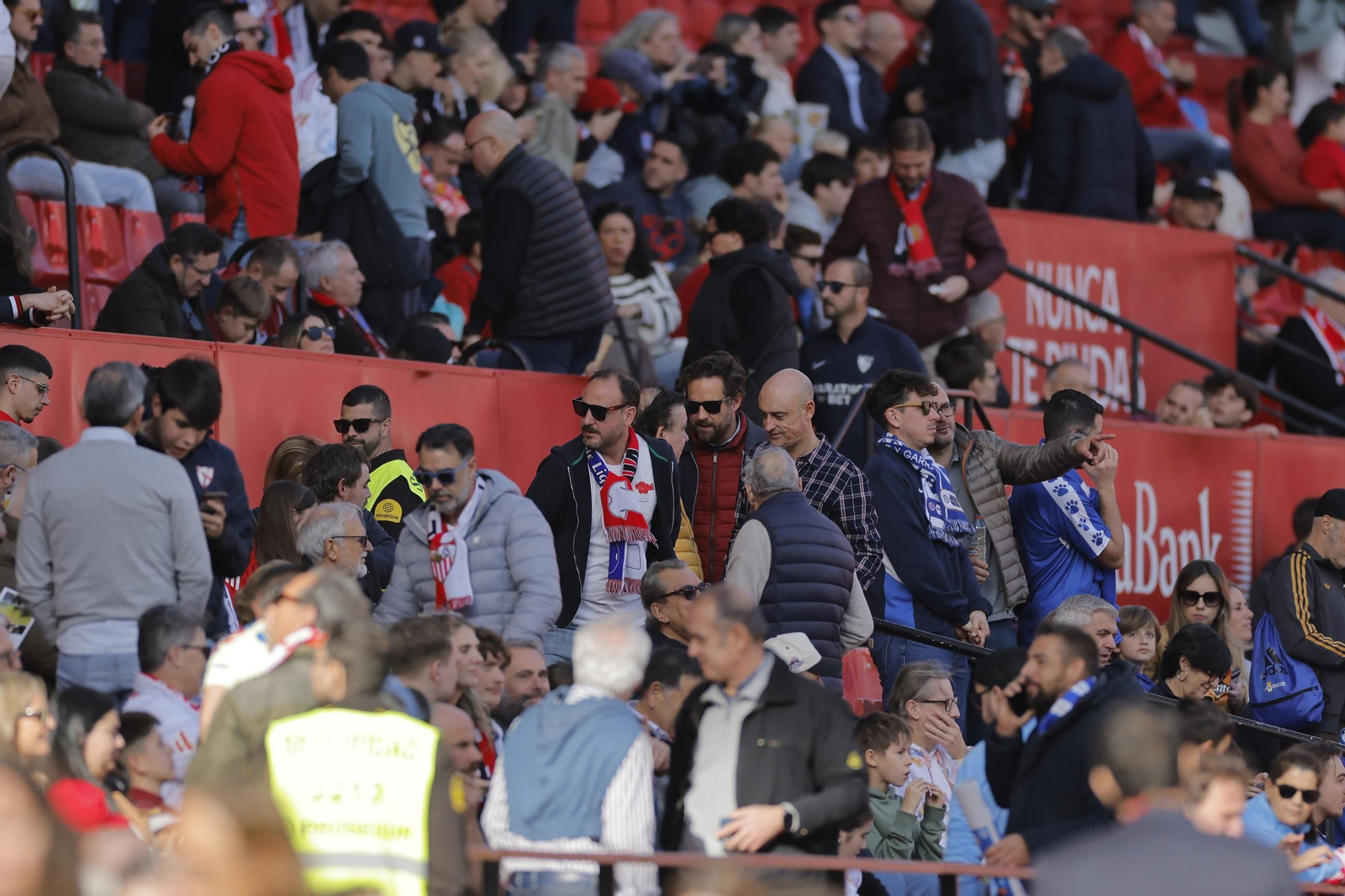 Búscate en las fotos del Sevilla - Oviedo