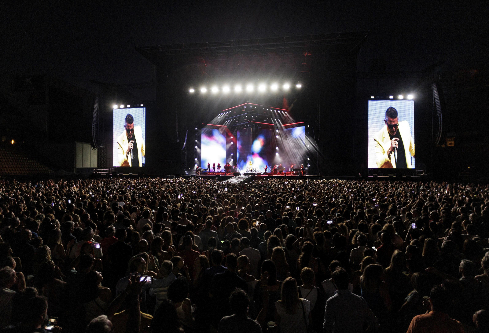 Búscate entre nuestras imágenes del concierto de Alejandro Sanz en Cádiz