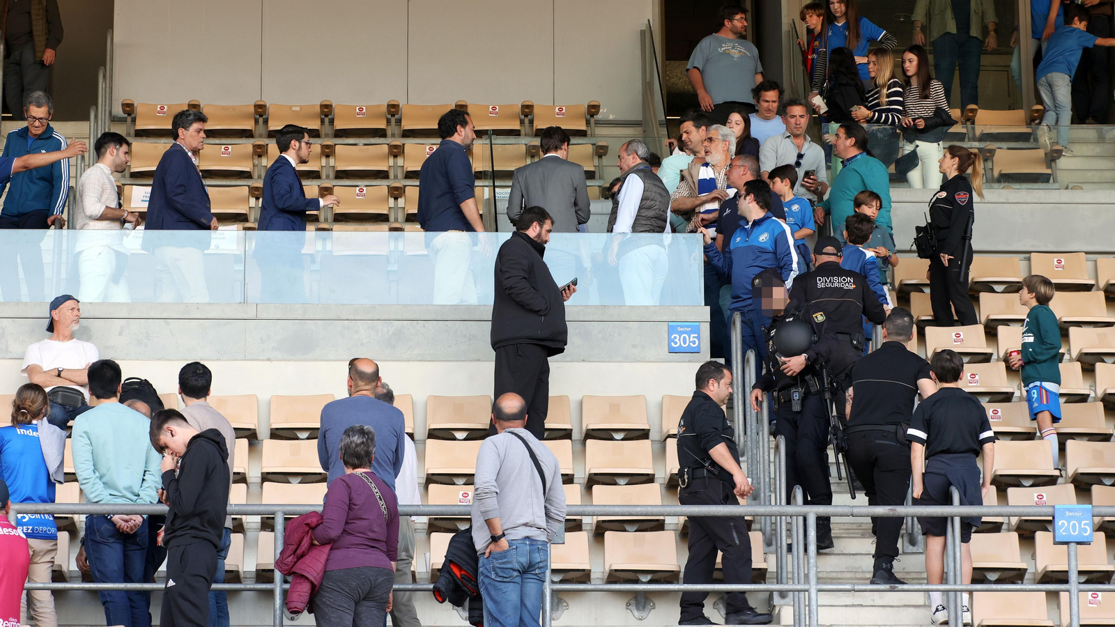Bronca y tensión al final del Xerez DFC-Recreativo Granada