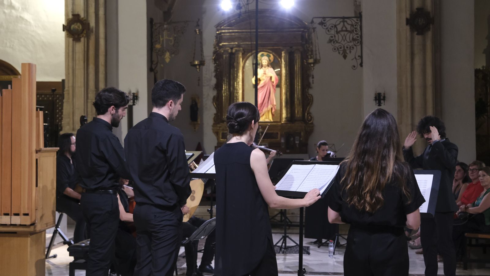 Imágenes de la actuación de Íliber Ensemble y el Coro Tomás Luis de Victoria en el XXI Festival de Música Renacentista y Barroca de Vélez Blanco