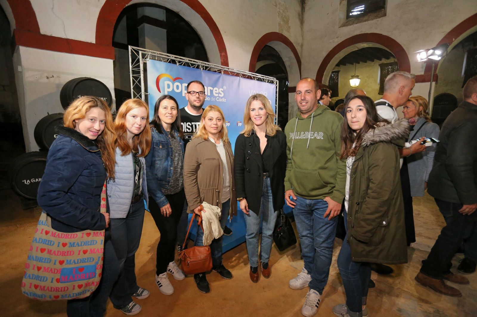 Padres y madres del colegio El Juncal, con Ana Mestre.