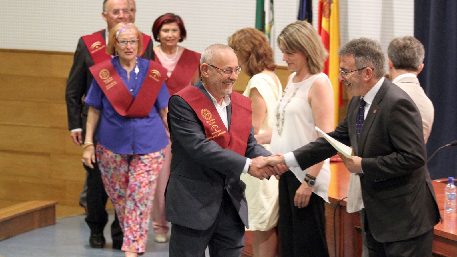Graduacíón de alumnos del Aula de la Experiencia de la UHU.