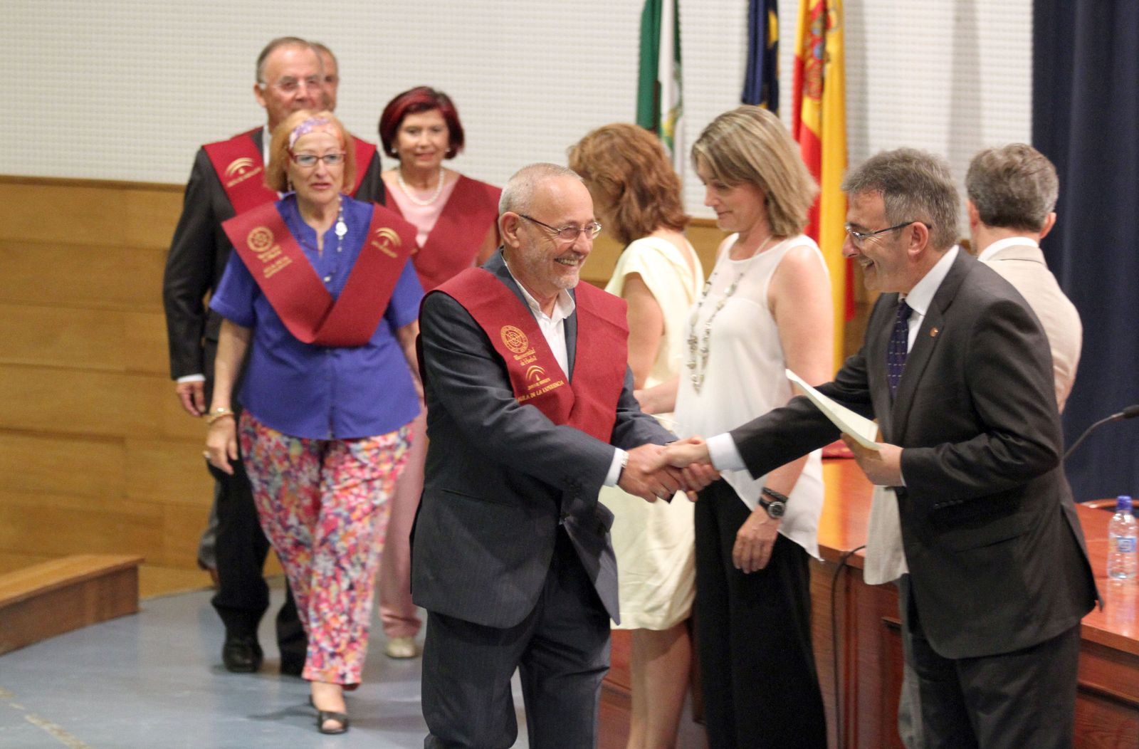 Graduacíón de alumnos del Aula de la Experiencia de la UHU.