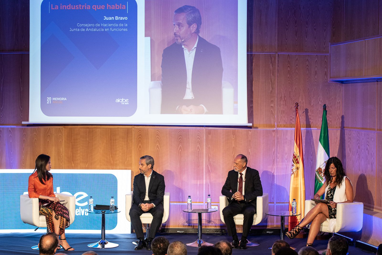 Imágenes de la presentación de la memoria de Aiqbe