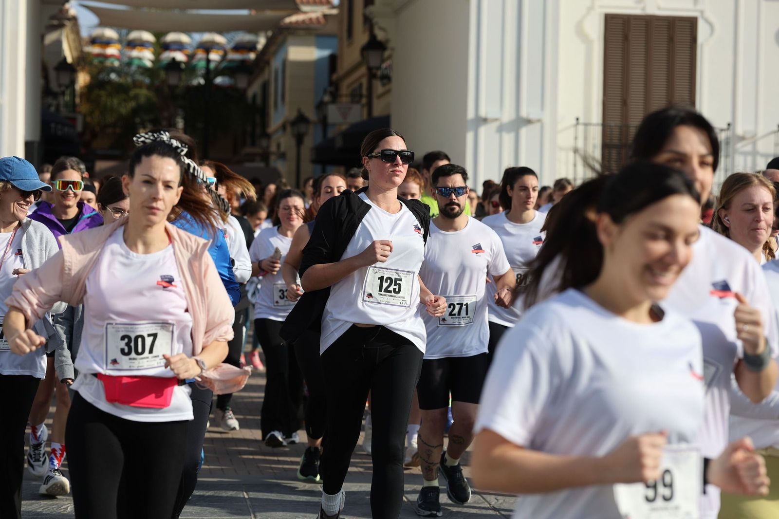 La Carrera Solidaria por el Día de la Mujer McArthurGlen, en fotos