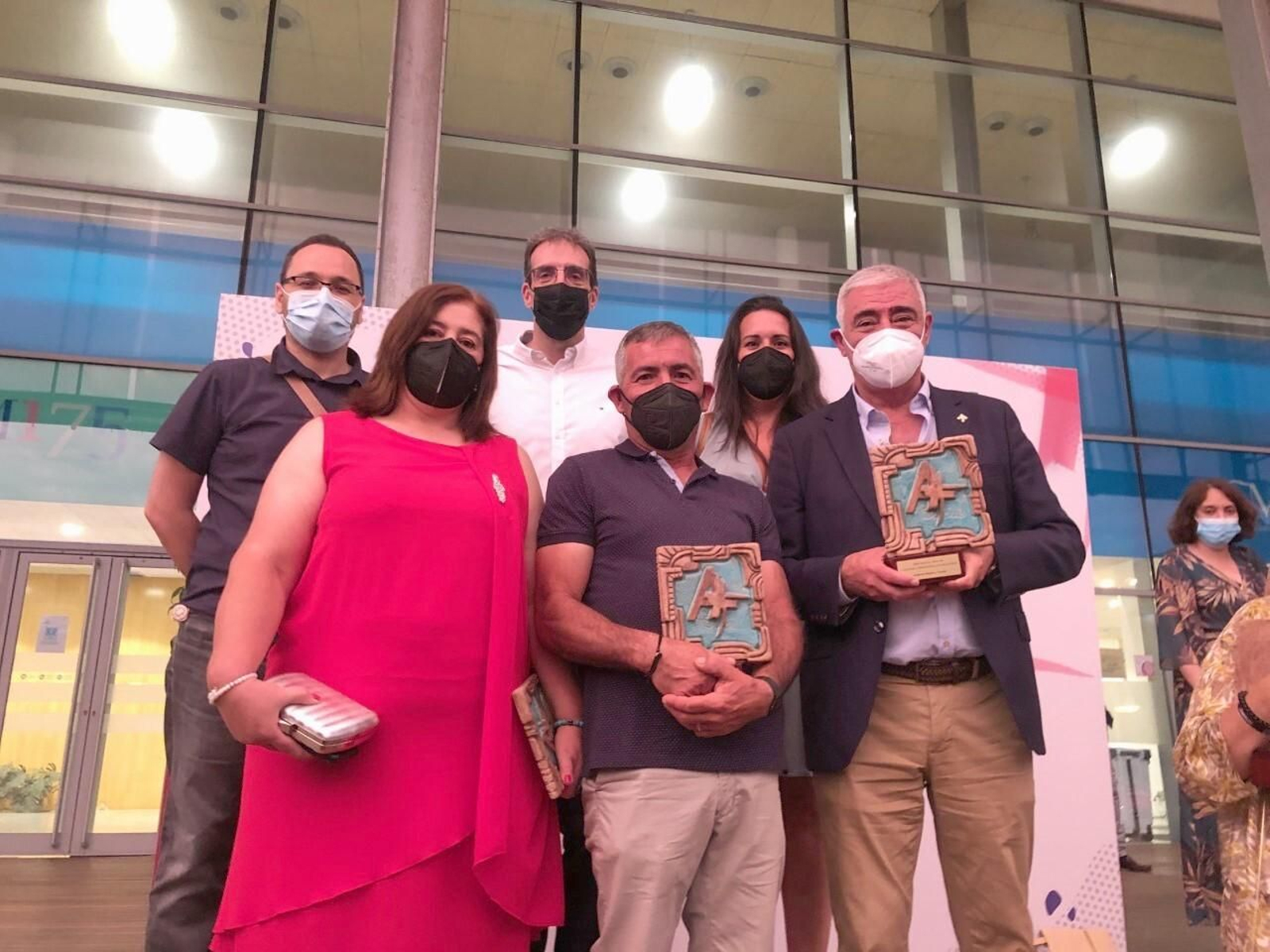 Los premiados de Márgenes y Vínculos, tras el acto en Málaga.