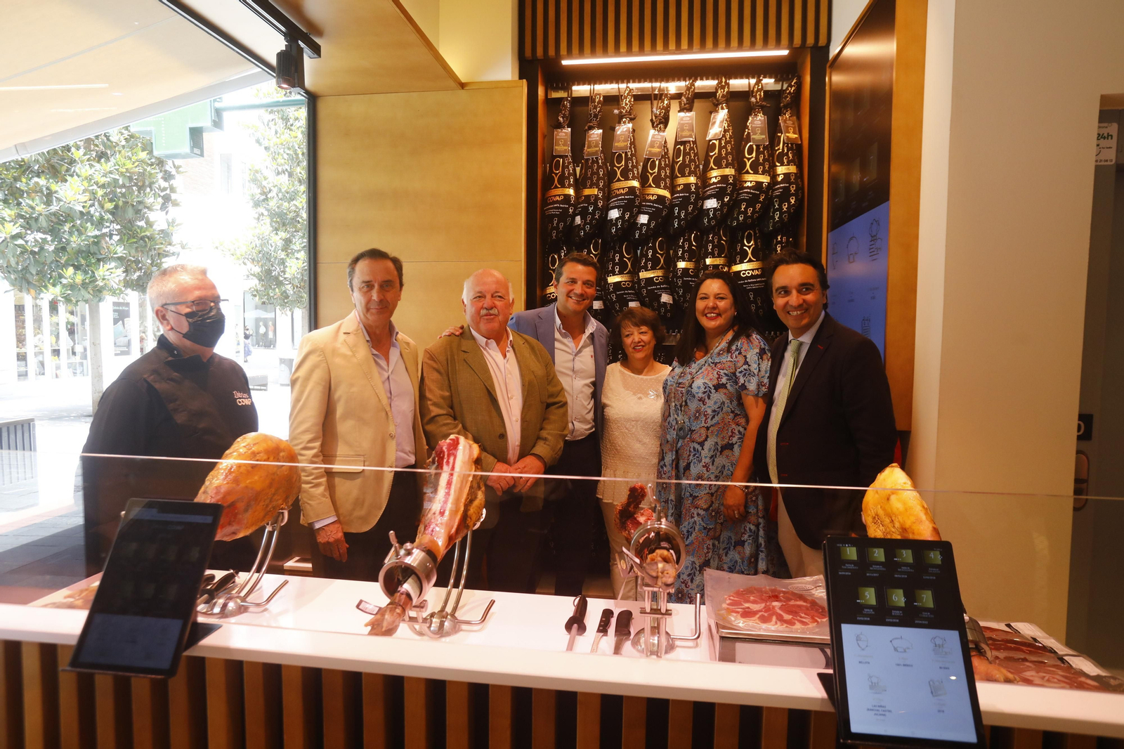 La inauguración de D'Tapas, de Covap, en Córdoba, en imágenes