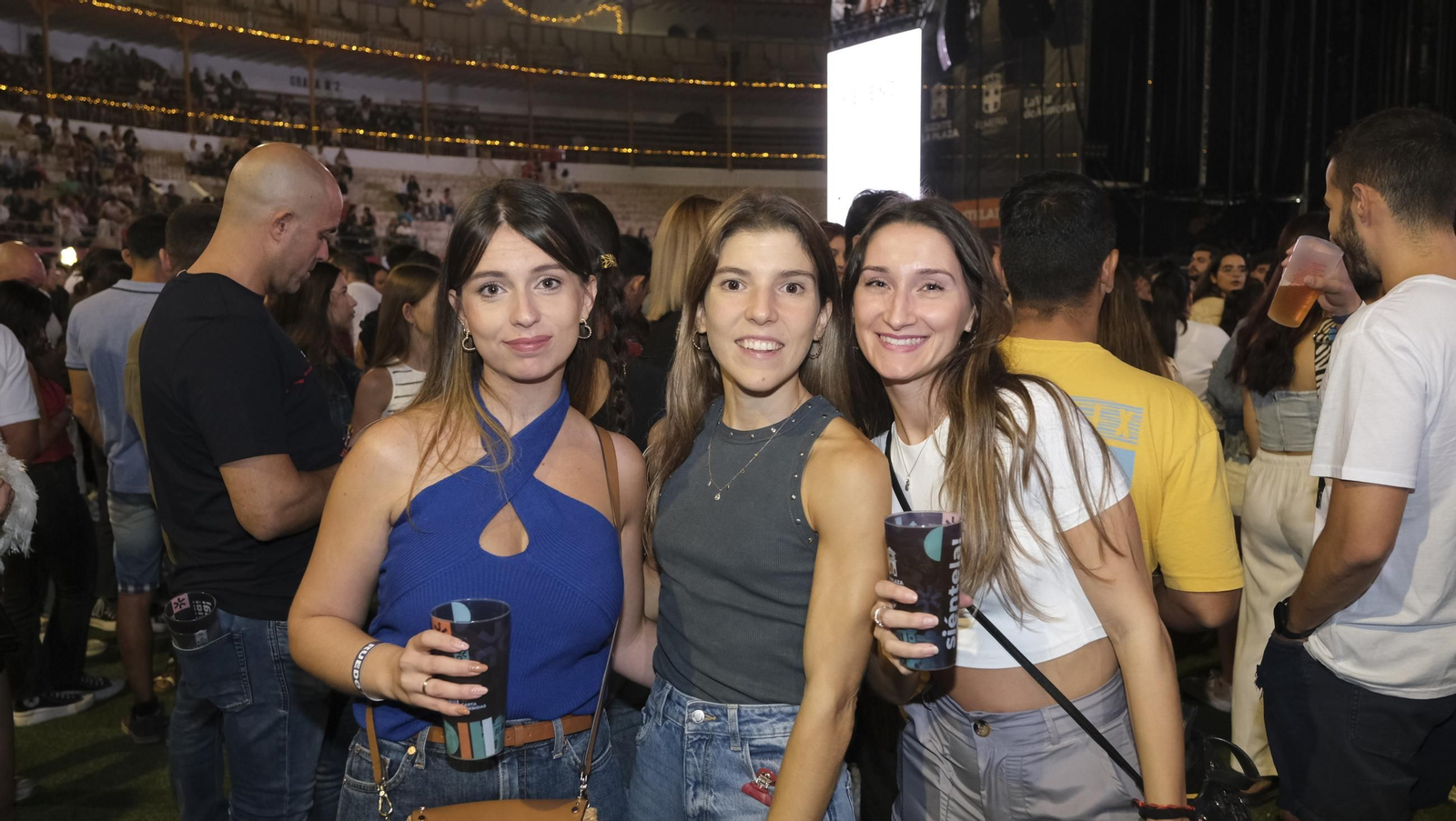 El concierto de Melendi llena de fans la Plaza de Toros de Almería, en imágenes