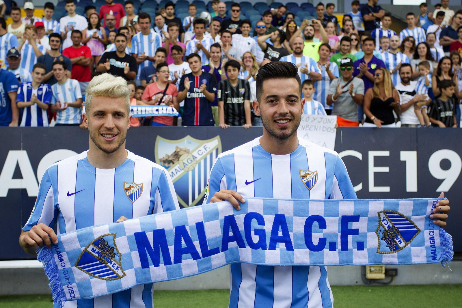 Keko y Jony posan con la bufanda del Málaga en su presentación conjunta a principios de verano.