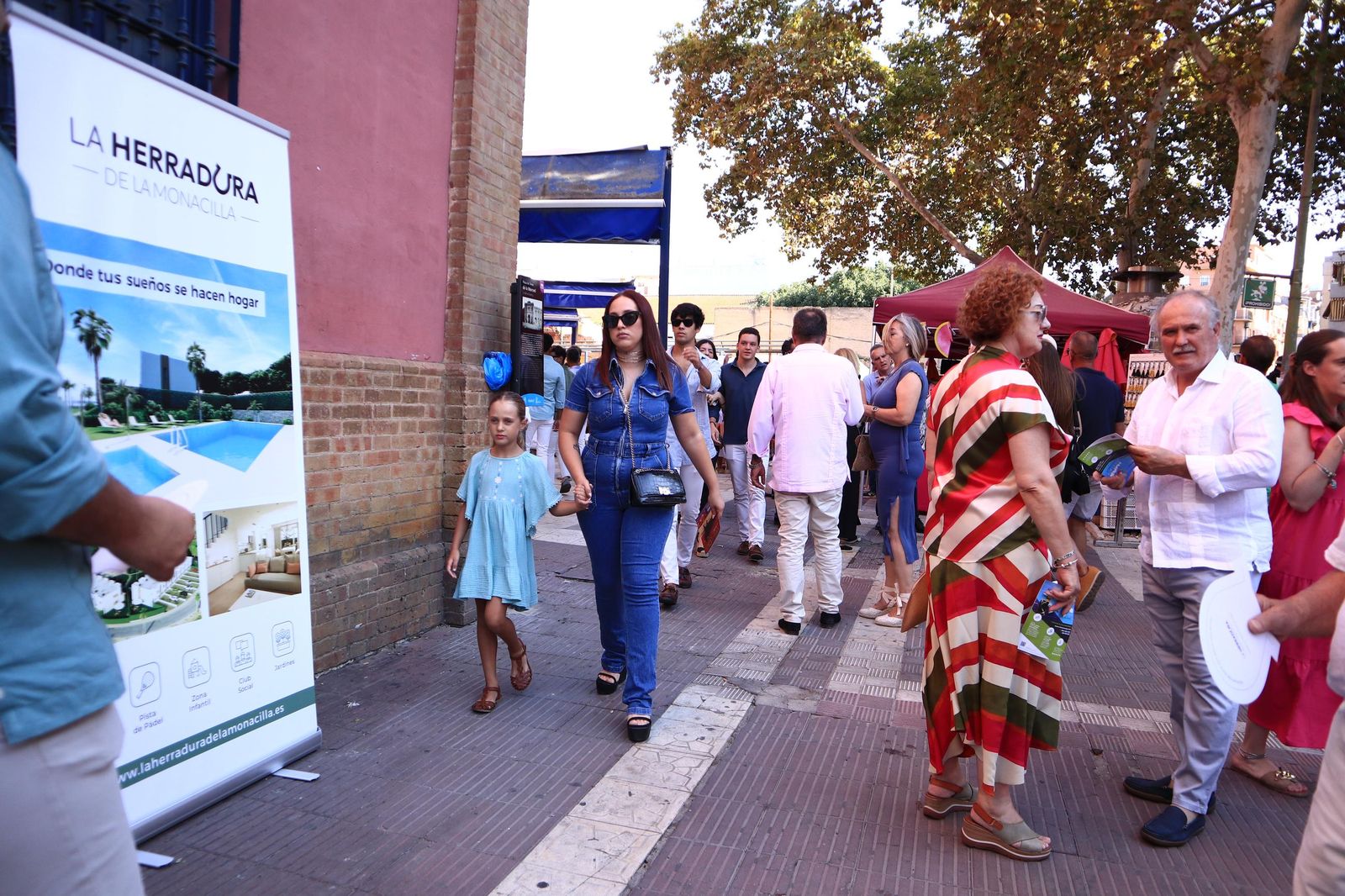 Imágenes de ambiente en el cuarto día de toros en Huelva
