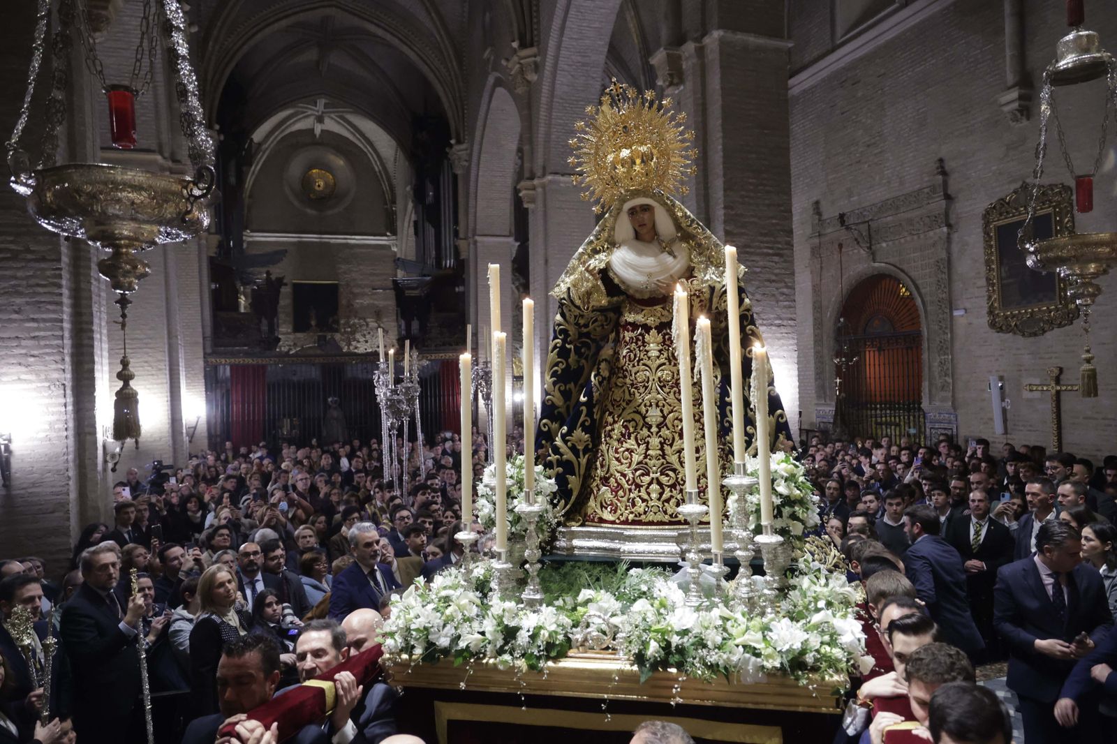 Las imágenes del traslado de la Esperanza de Triana a Santa Ana