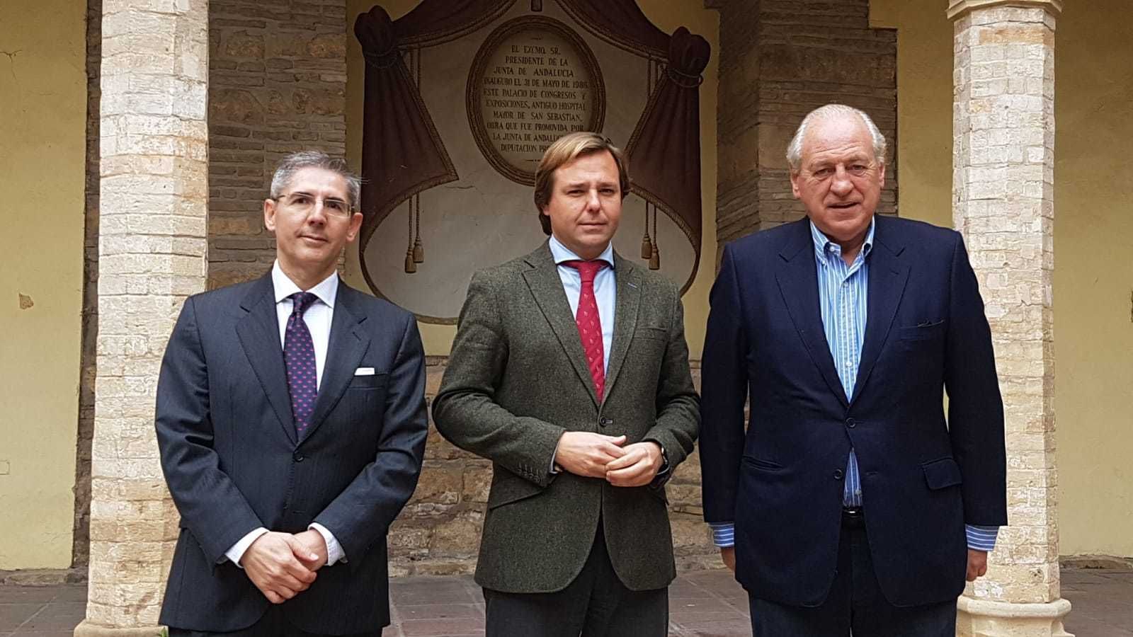 Antonio Repullo, junto a Juan Salado y Pedro Ballvé.