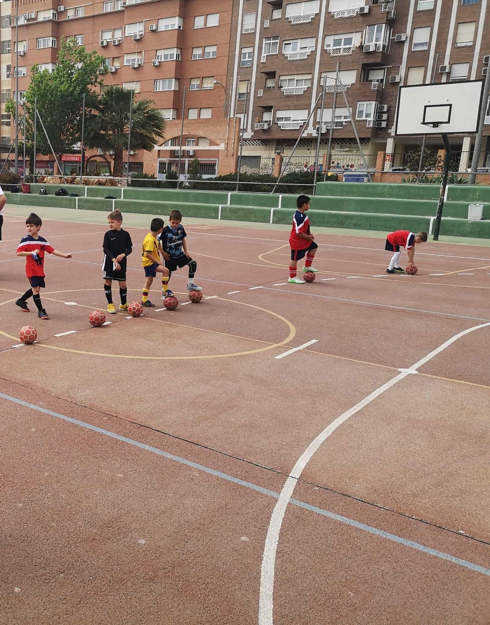Fotogalería de los campus de Sporting Almería y Fútbol Indoor La Academia.