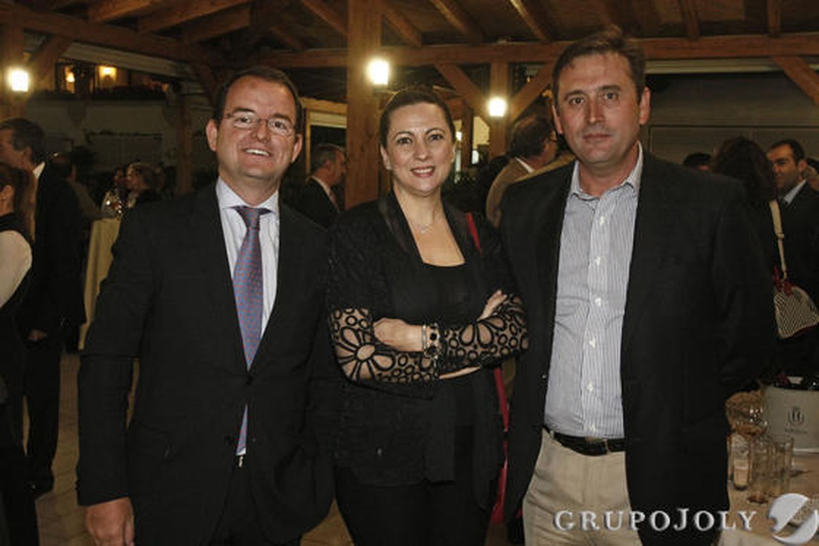 El gerente de Milenio, Francisco Arroyal;la directora financiera de Eurogrúas, Isabel Leandro; y Javier Sato, también de Eurogrúas.

Foto: Erasmo Fenoy
