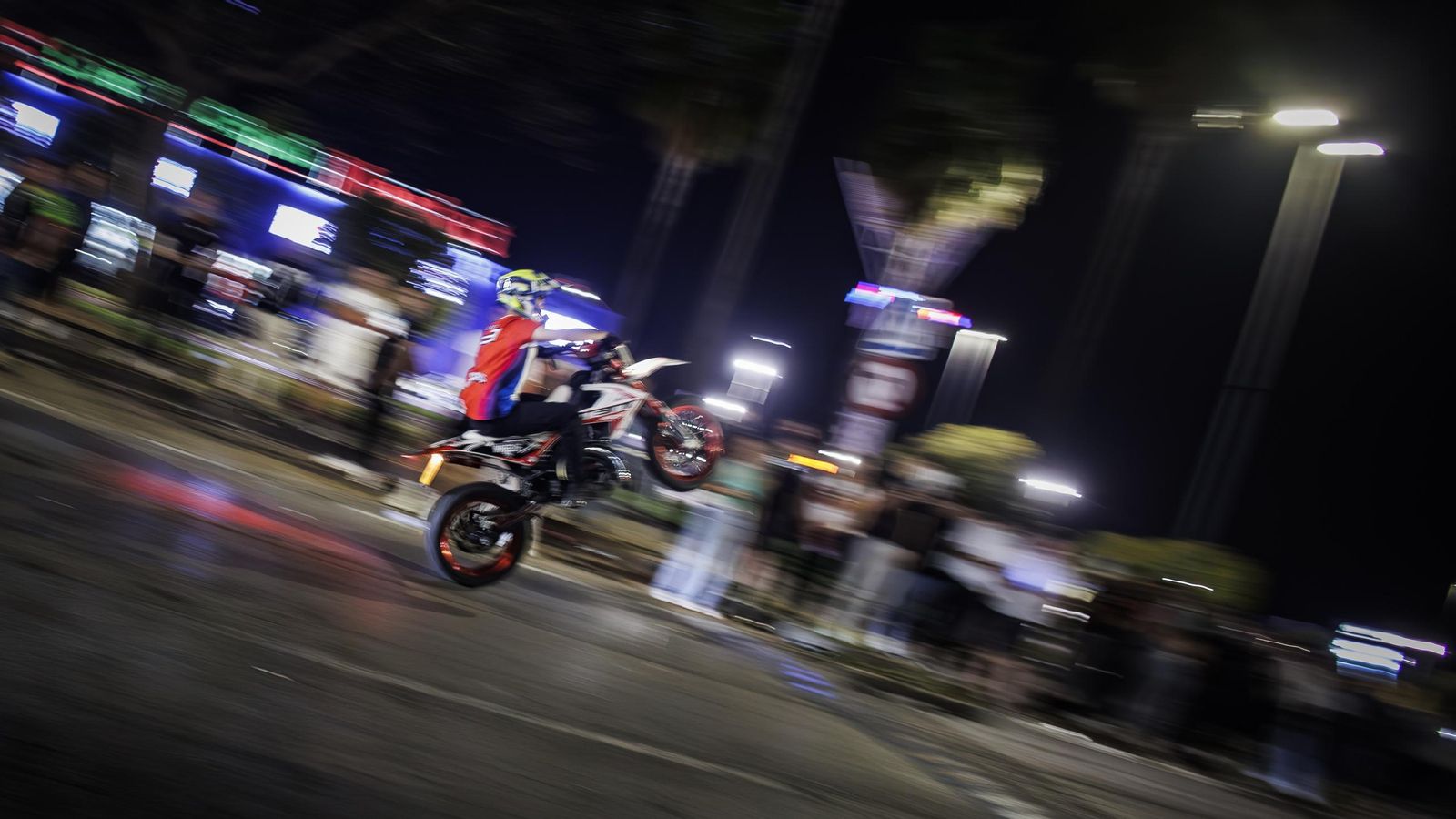Ambiente en la avenida de Europa el jueves del Gran Premio de Jerez 2025
