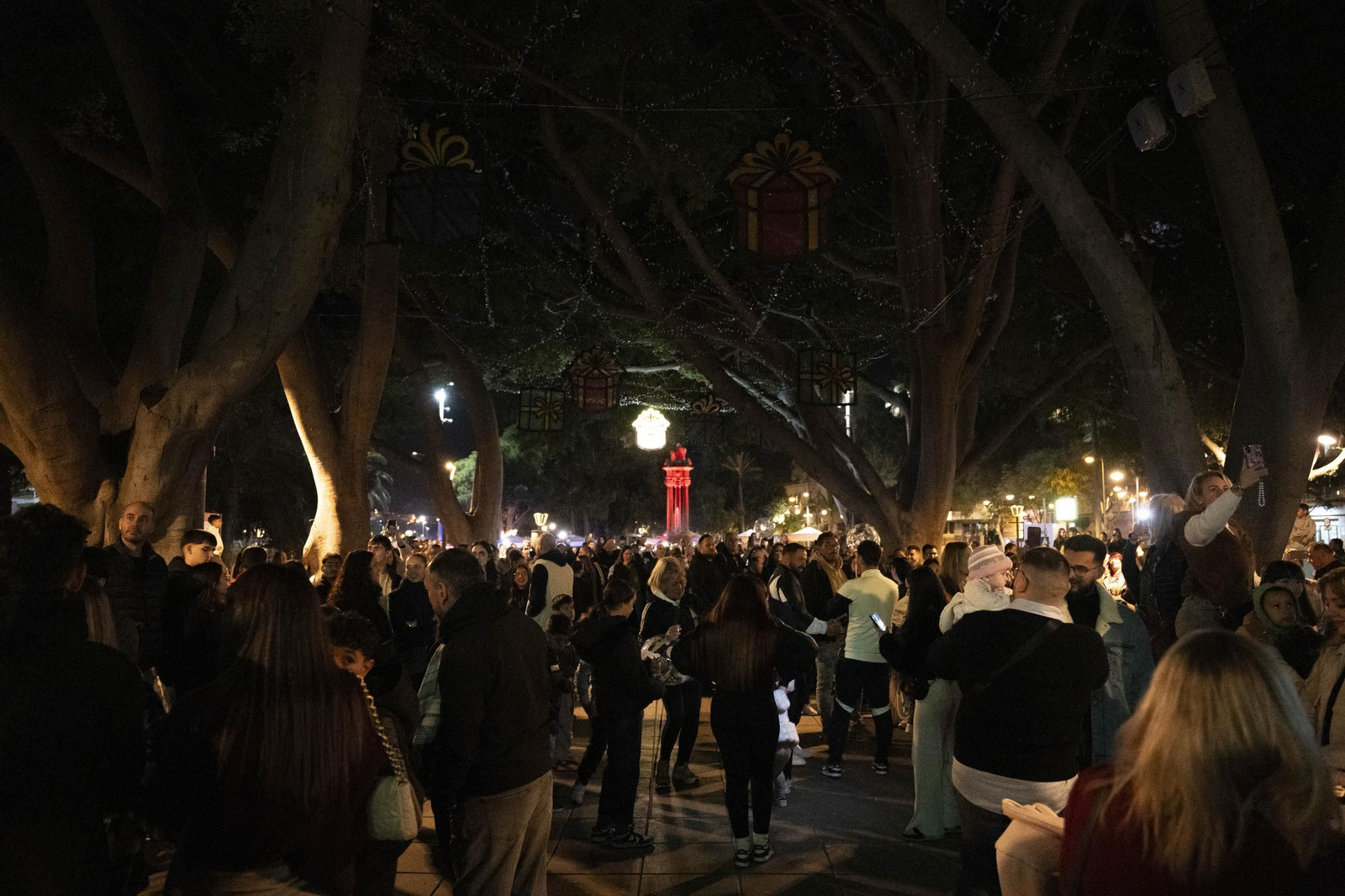 Las mejores imágenes del encendido navideño en Almería