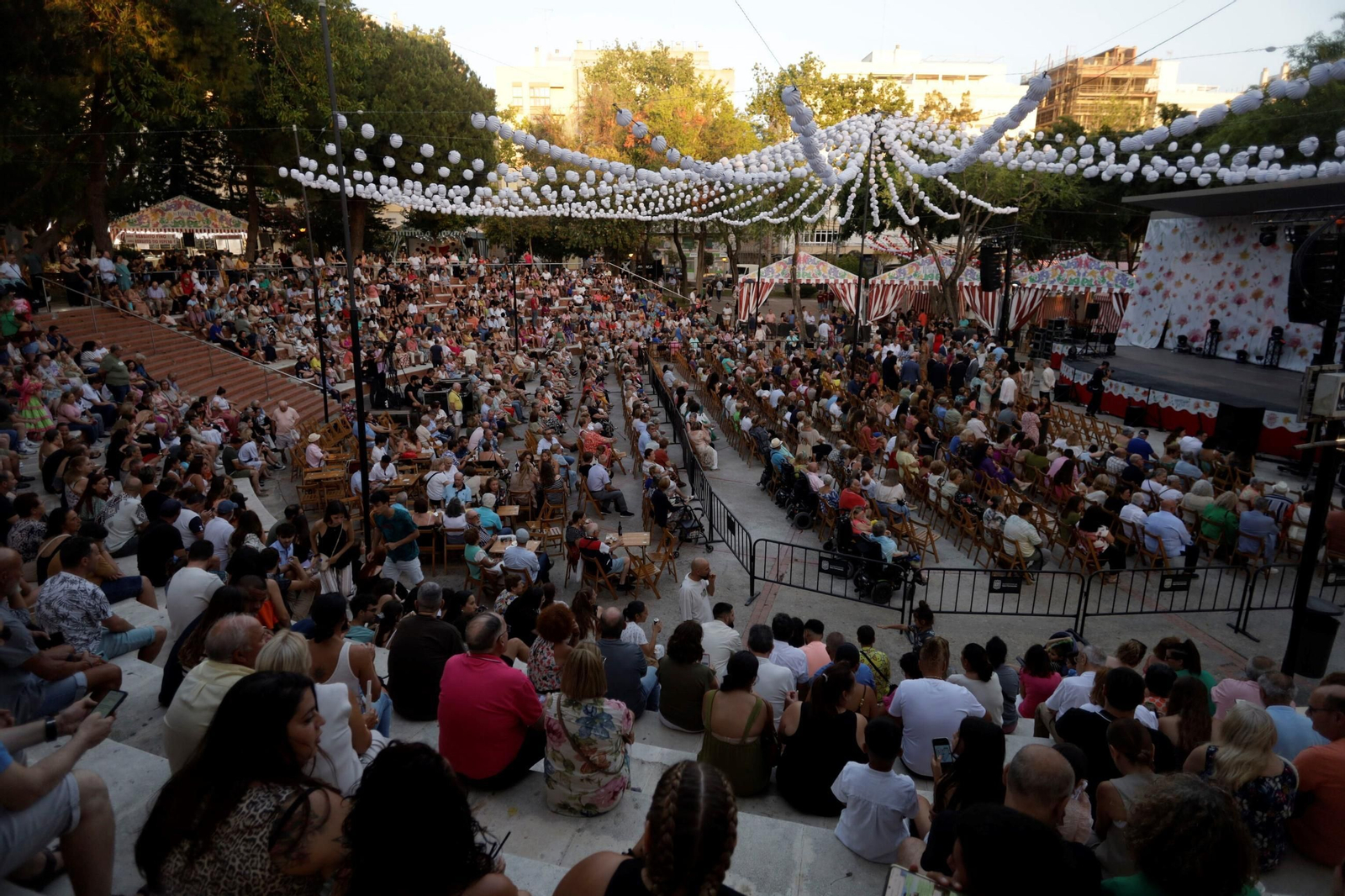 Las imágenes de la primera noche de la Feria del Carmen y de la Sal en San Fernando Las imágenes de la primera noche de la Feria del Carmen y de la Sal en San Fernando