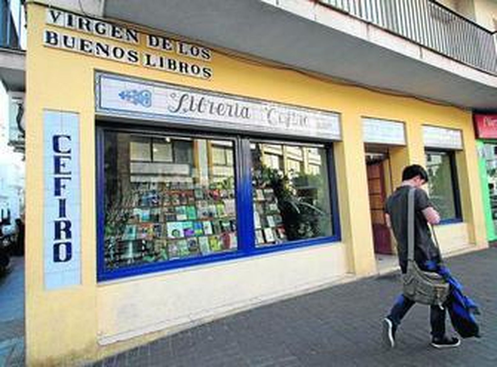 Imagen de la librería Céfiro, en la calle Virgen de los Buenos Libros.
