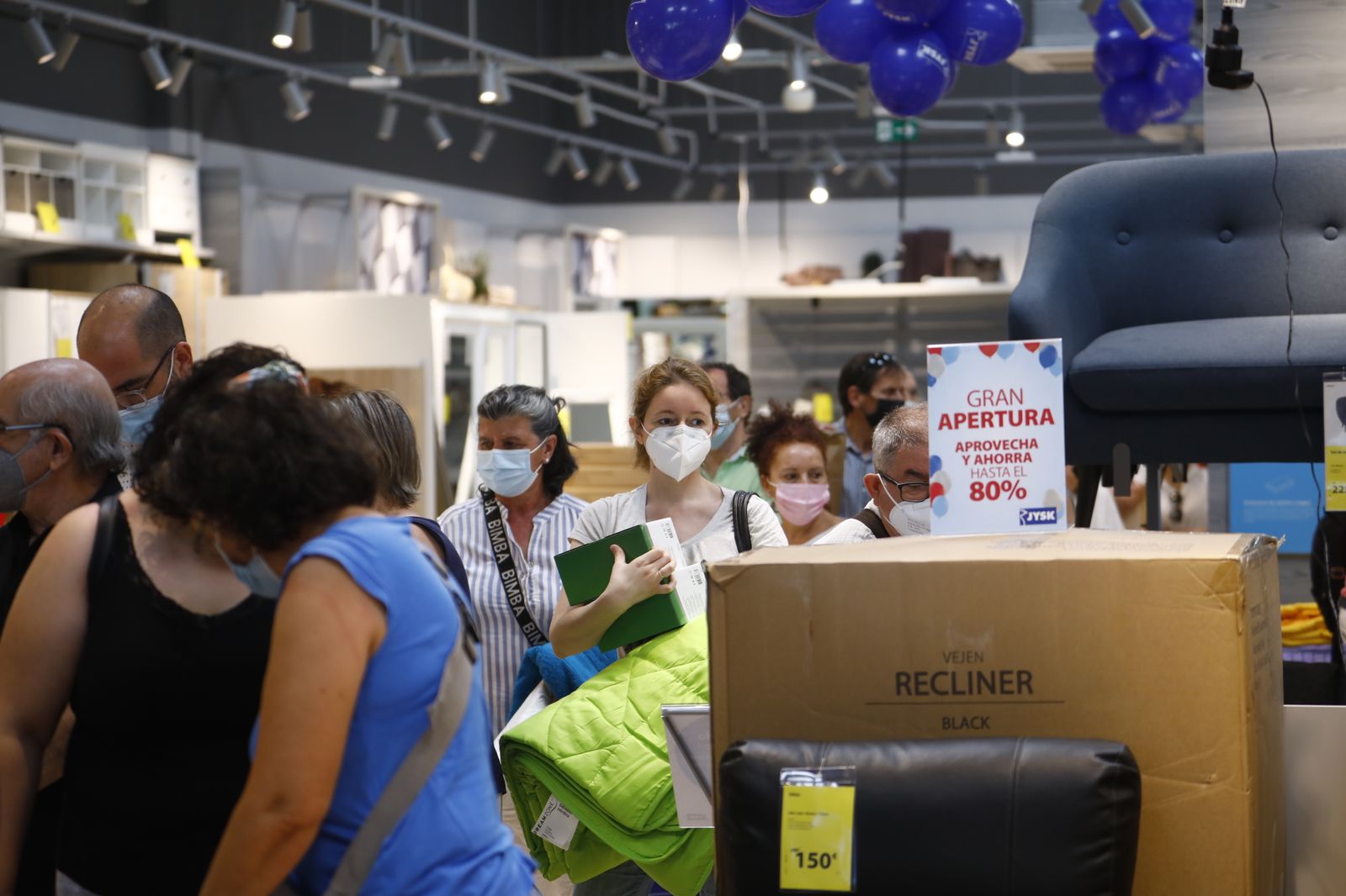 Día de apertura en el parque comercial Los Patios de Azahara de Córdoba, en imágenes