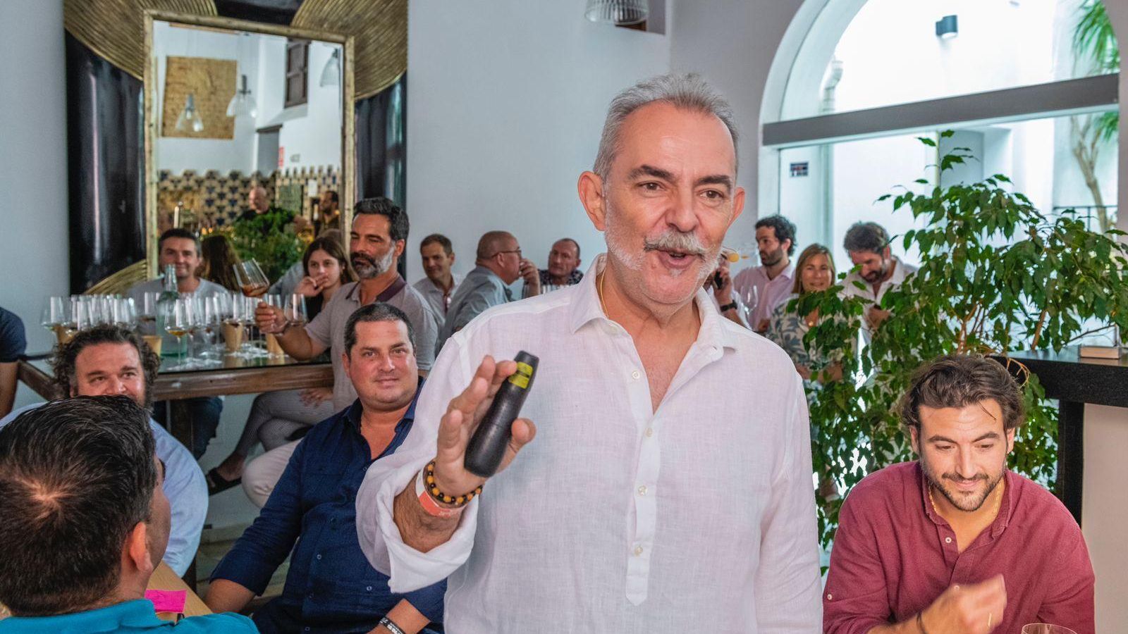 Luis Gutiérrez, el hombre Parker para los vinos de España, durante la cata.