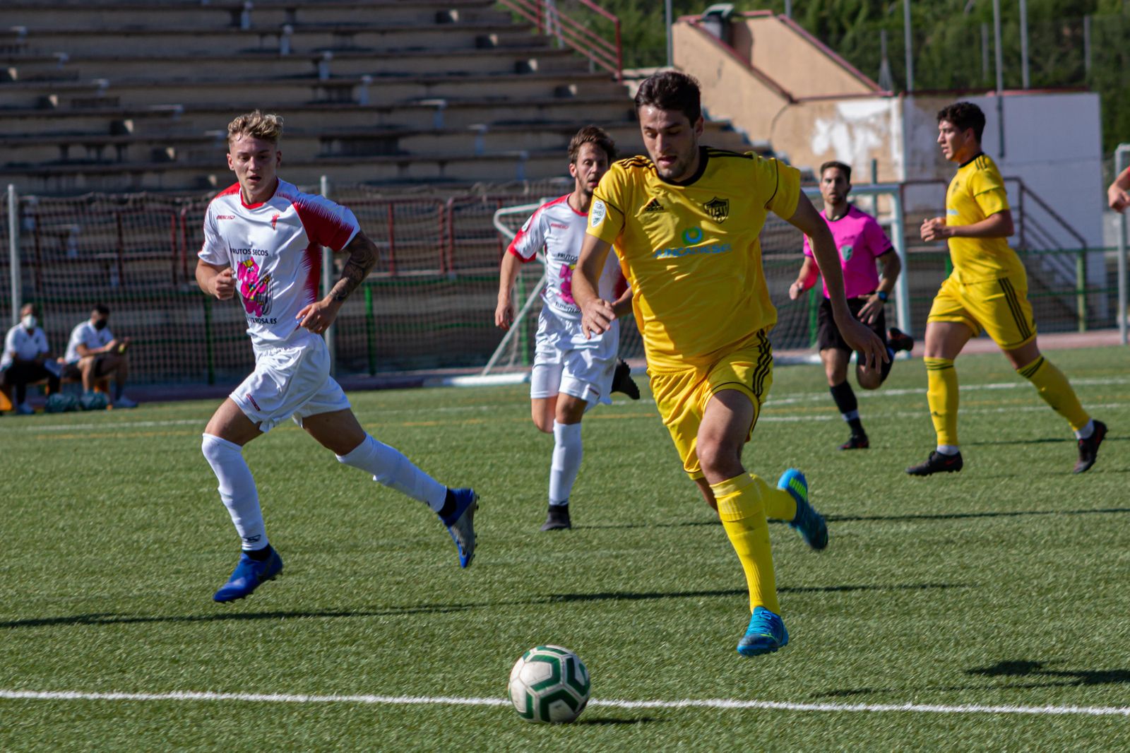 El Cubillas de Albolote da un paso de gigante hacia la permanencia