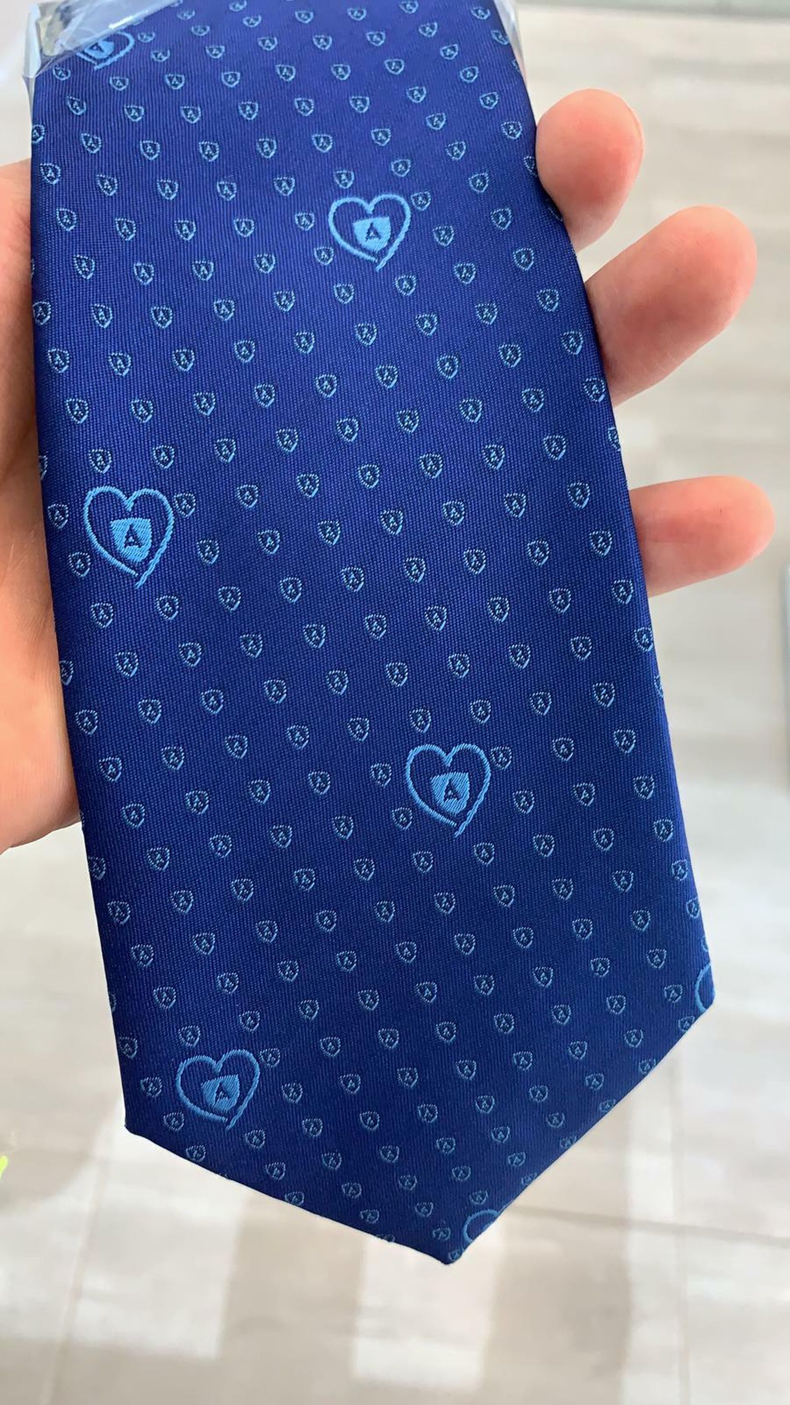 Las solidarias Corbatas con Alma de Álvaro Moreno.