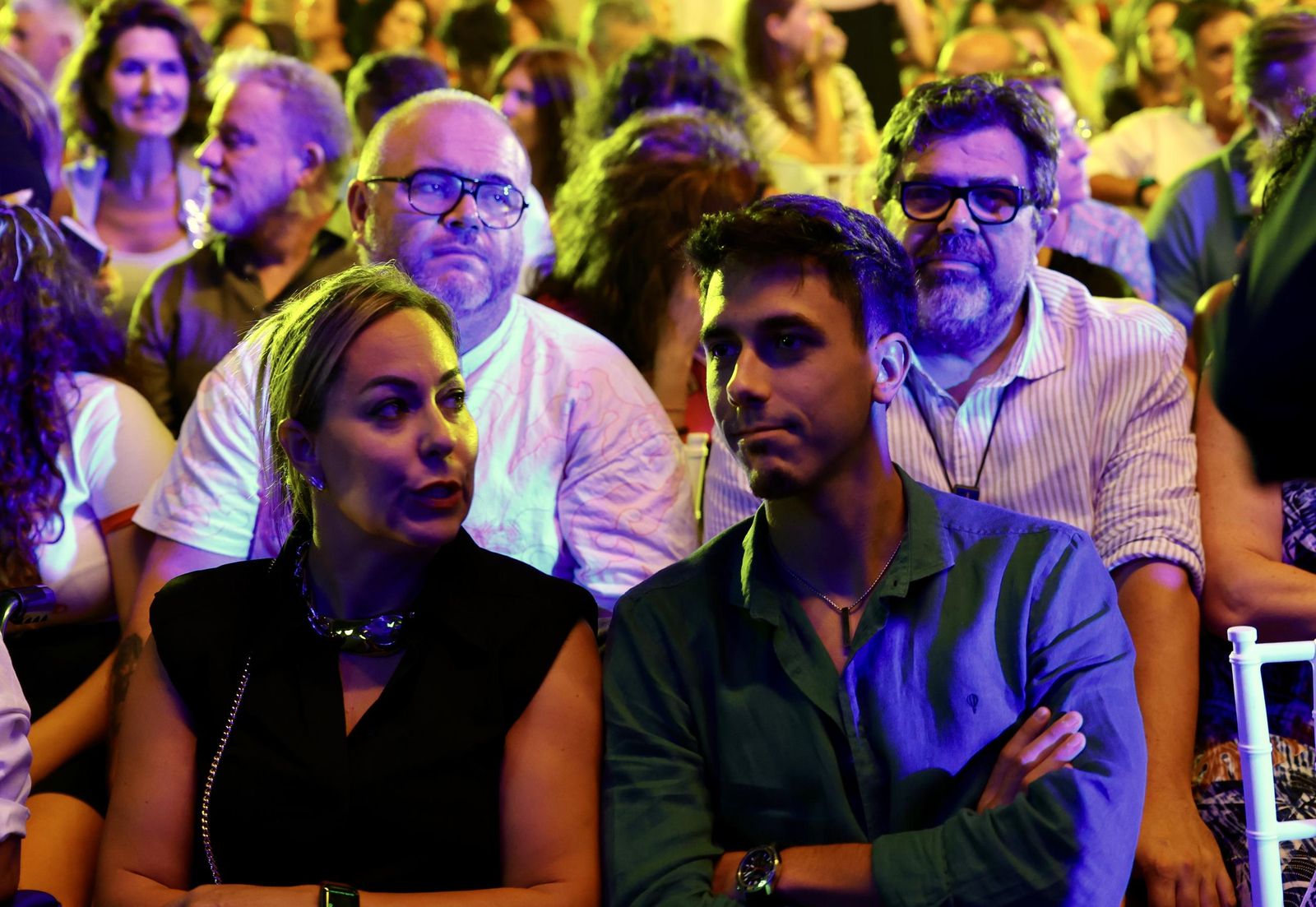 Búscate en el concierto de Hombres G