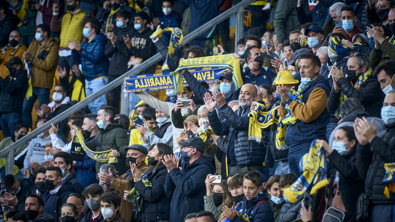 Partido de fútbol entre el Cádiz CF y el Getafe CF.
