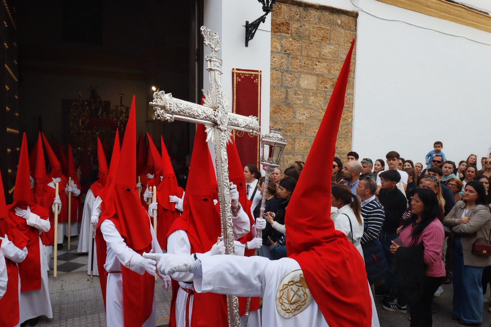 Imágenes de la salida de Humildad y Paciencia en la Semana Santa de Chiclana 2025