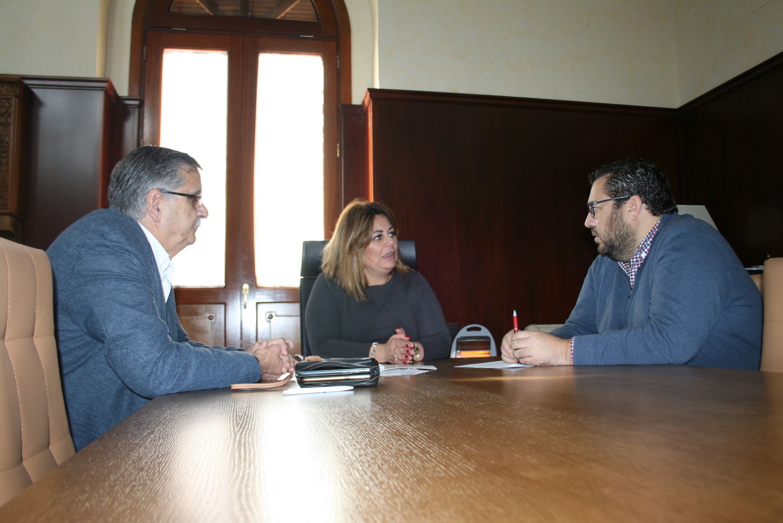 Fernando Boy, Elena Amaya y Jaime Armario, durante el encuentro en Puerto Real