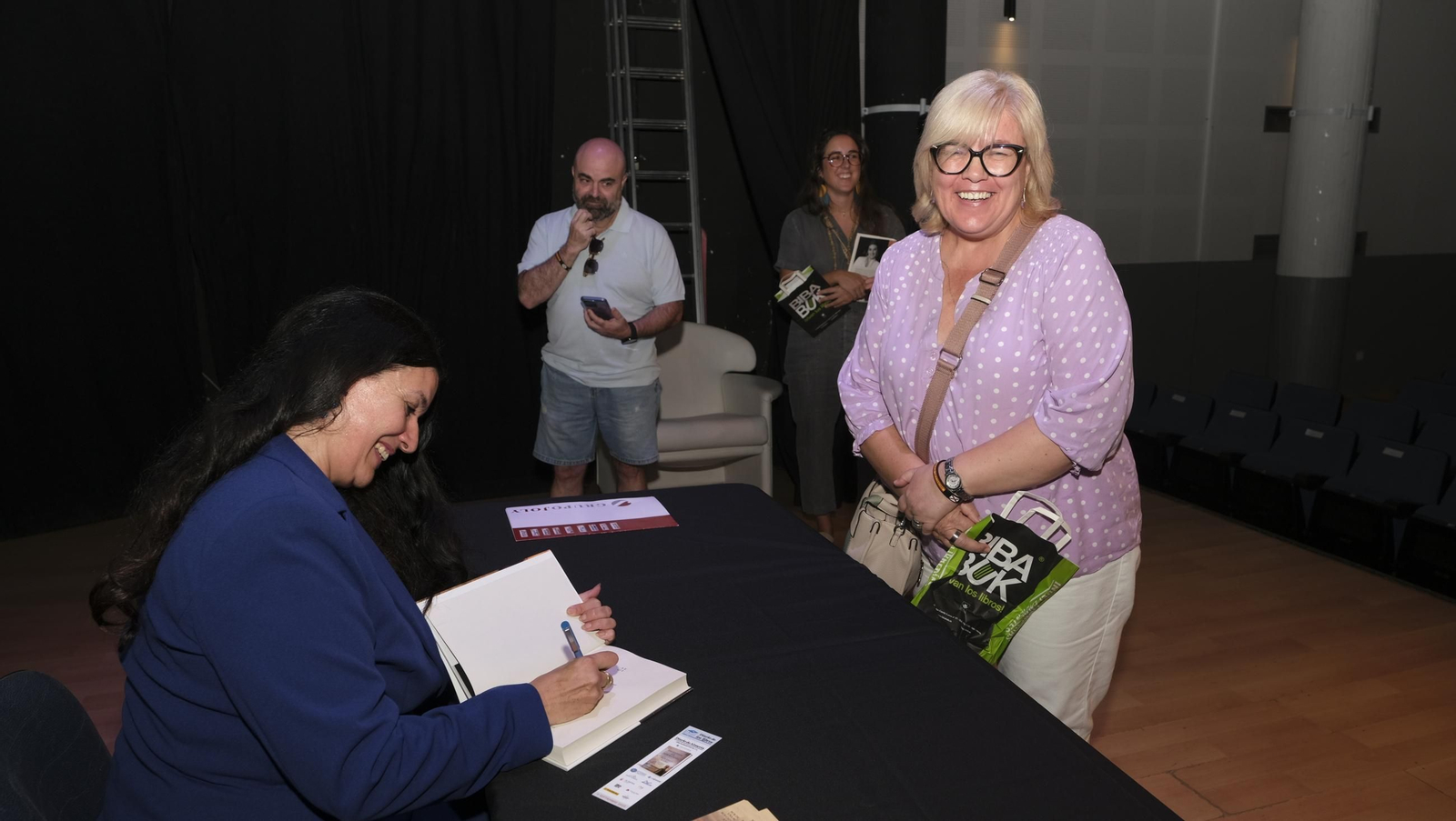 Las imágenes del Diario de los Libros con la escritora Rosario Raro
