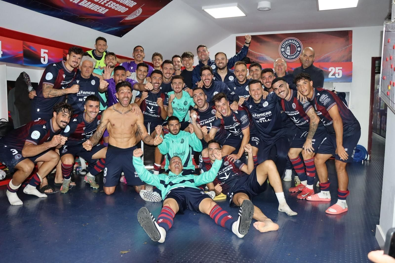 El Extremadura sigue líder tras protagonizar otra remontada.